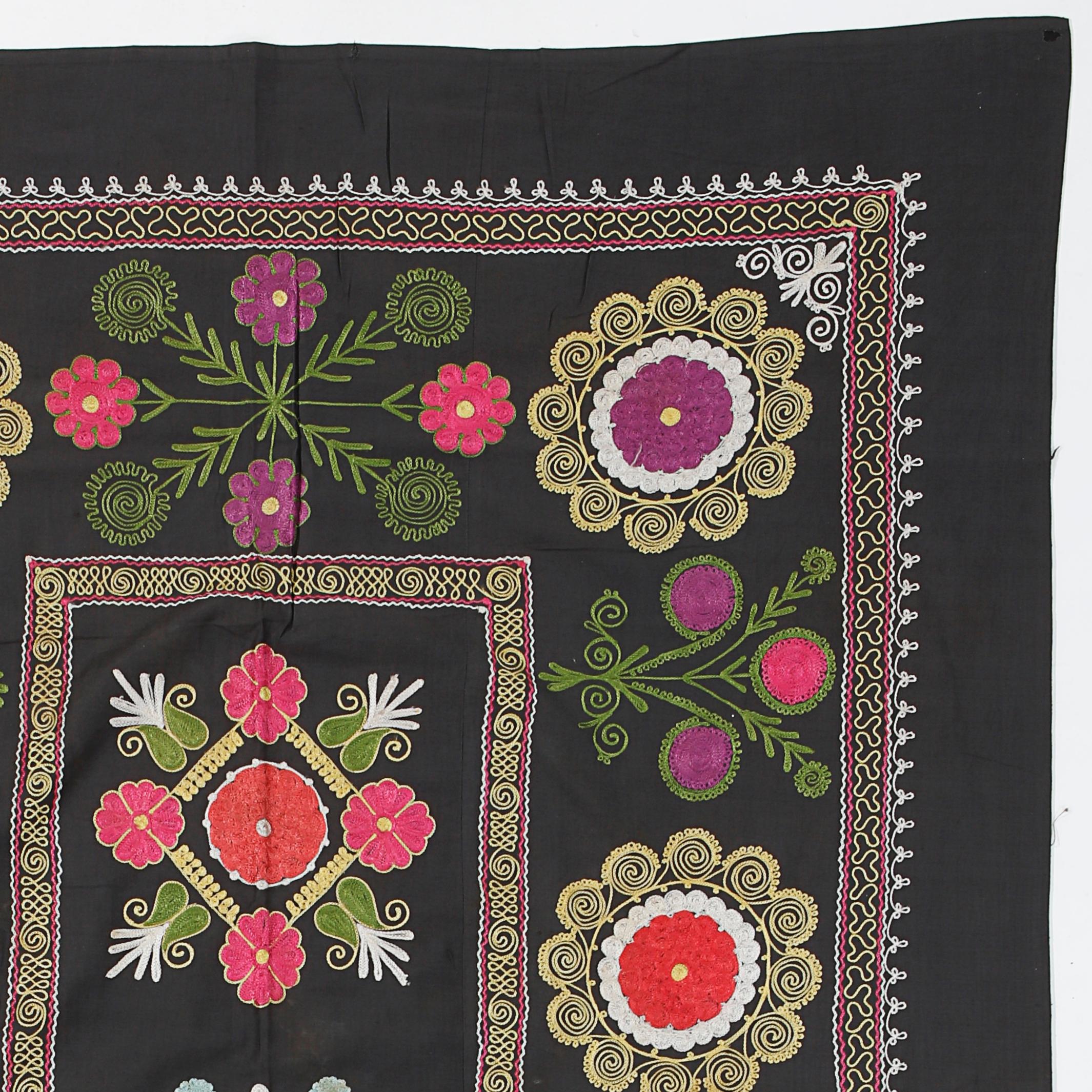 4x6.3 Ft Uzbek Silk Embroidery Wall Hanging, Vintage Suzani Bed Cover in Black In Good Condition For Sale In Philadelphia, PA