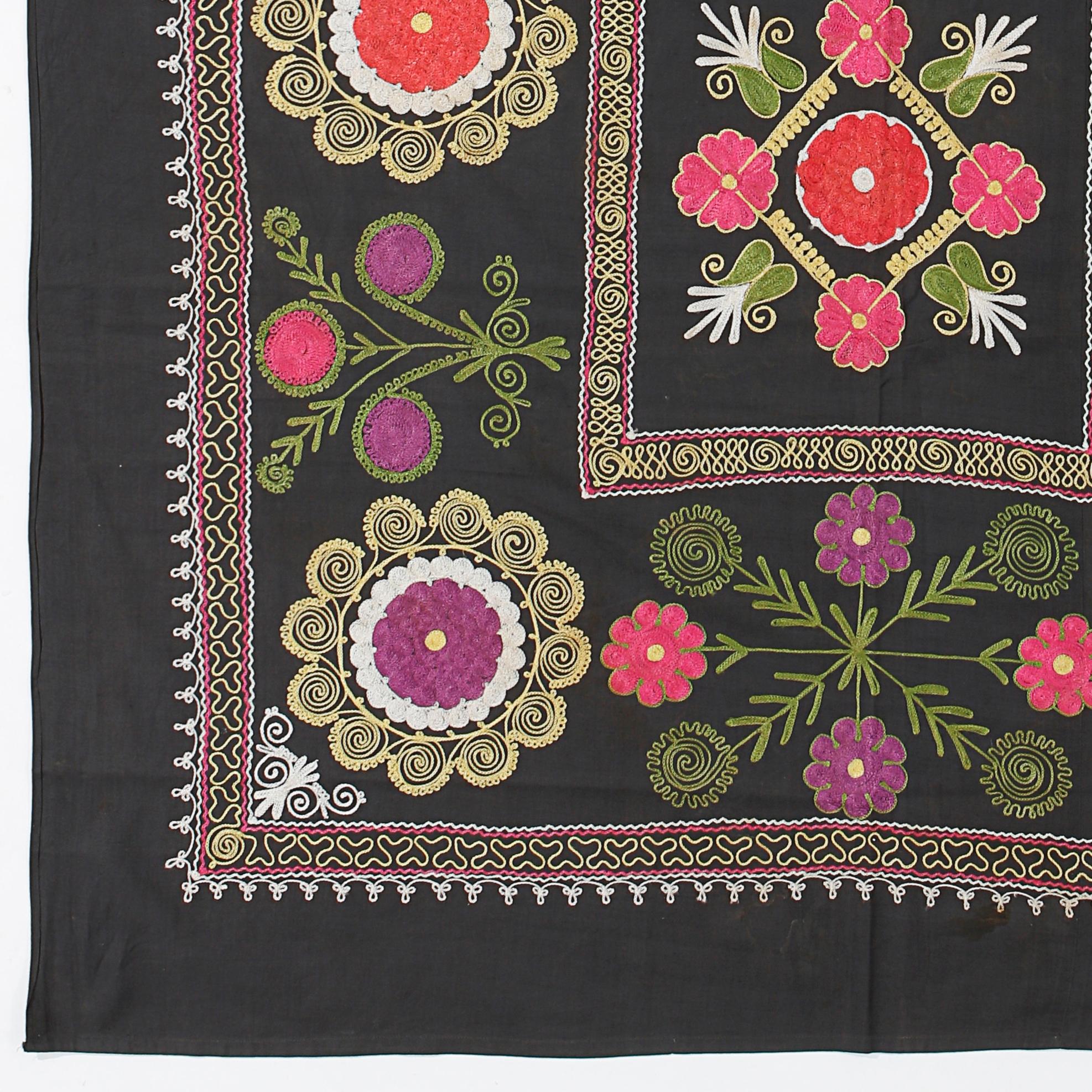 4x6.3 Ft Uzbek Silk Embroidery Wall Hanging, Vintage Suzani Bed Cover in Black In Good Condition In Spring Valley, NY