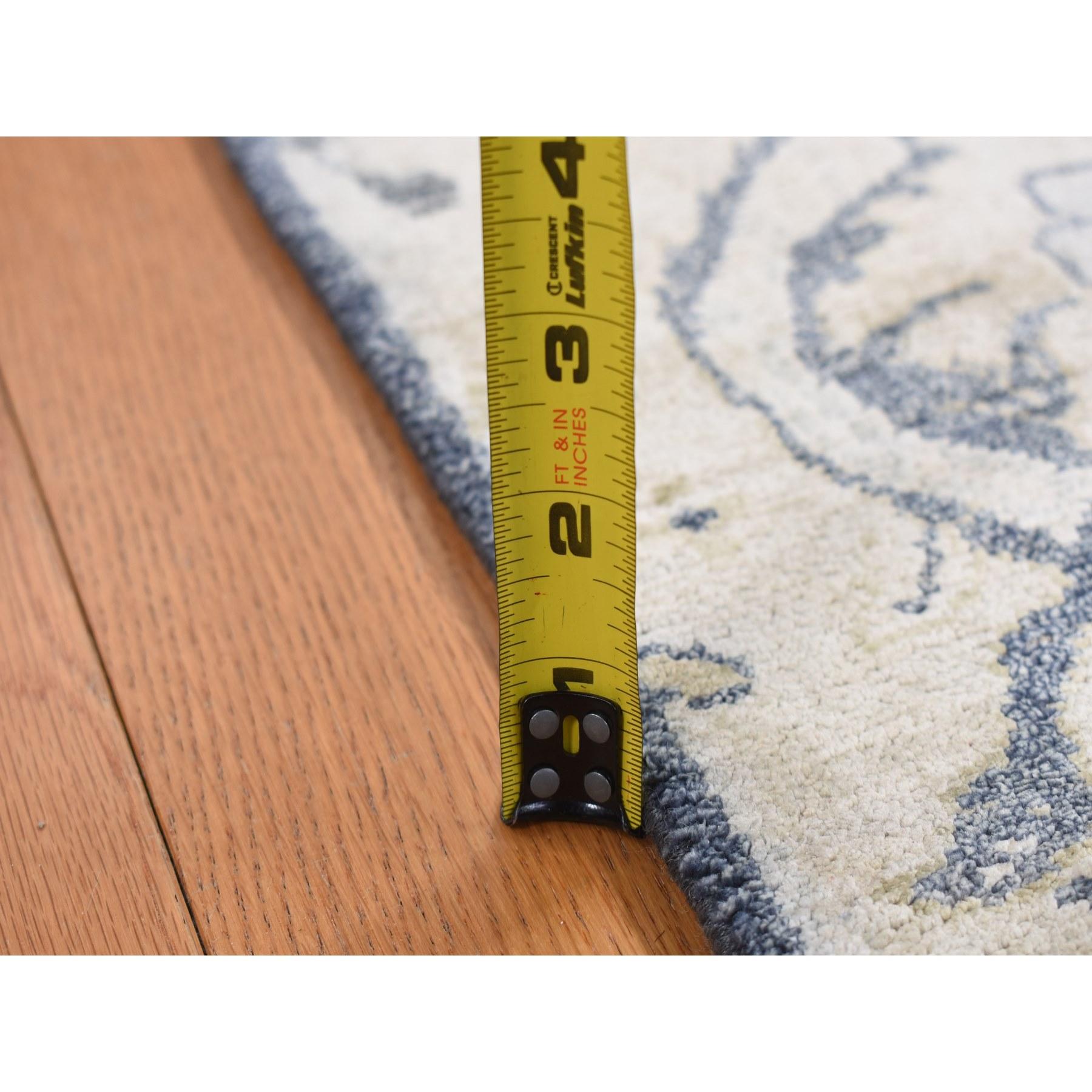 XXI secolo e contemporaneo Thunder Gray, Hunting Design Silk With Wool Hand Knotted Oriental Rugs 4'x6'3