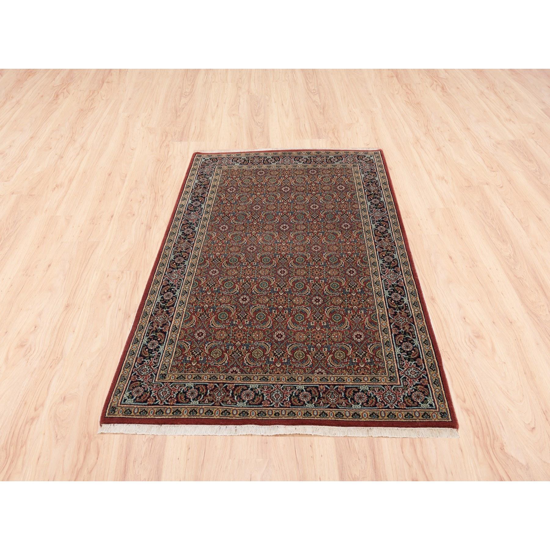 Dies ist eine wirklich echte one-of-a-kind Wolle Dense Weave Herati All Over Fish Design handgeknüpft 250 KPSI Rot Orientteppich. Es wurde monatelang von erfahrenen Kunsthandwerkern in jahrhundertealten Webtechniken geknüpft.
Primäre MATERIALIEN: