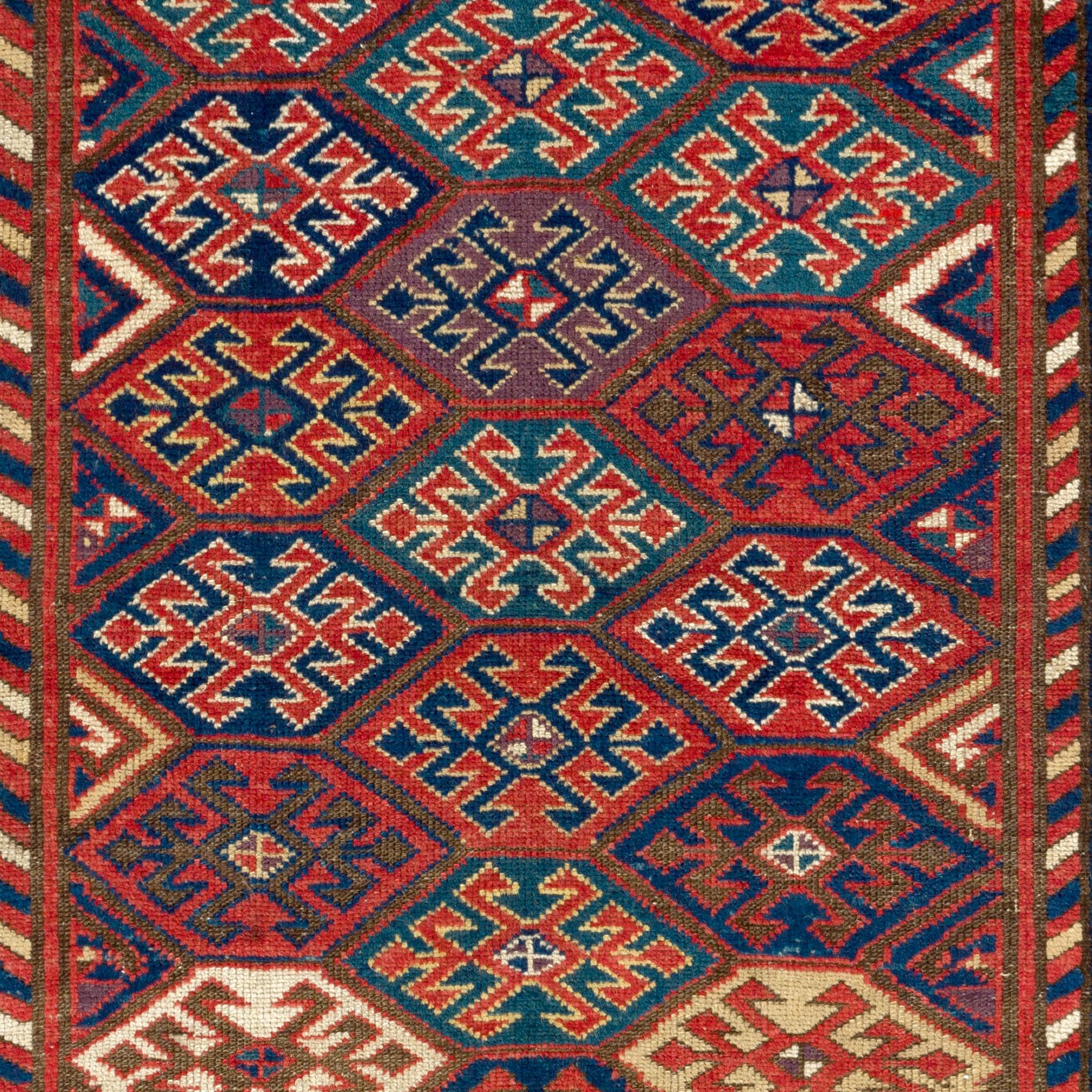 4'x6'5'' Antiker kaukasischer Karabagh-Kazak-Teppich, um 1880 (Kaukasisch) im Angebot