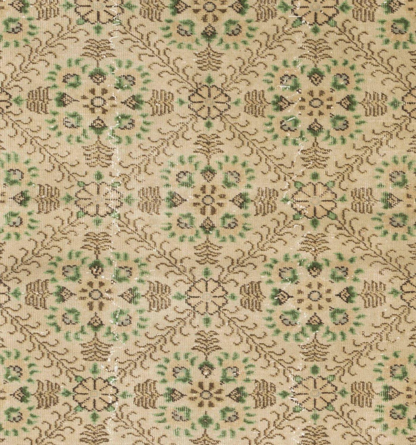 4x6.6 Fuß handgeknüpfter Anatolischer Vintage-Teppich mit All-Over-Blumenmuster (Türkisch) im Angebot