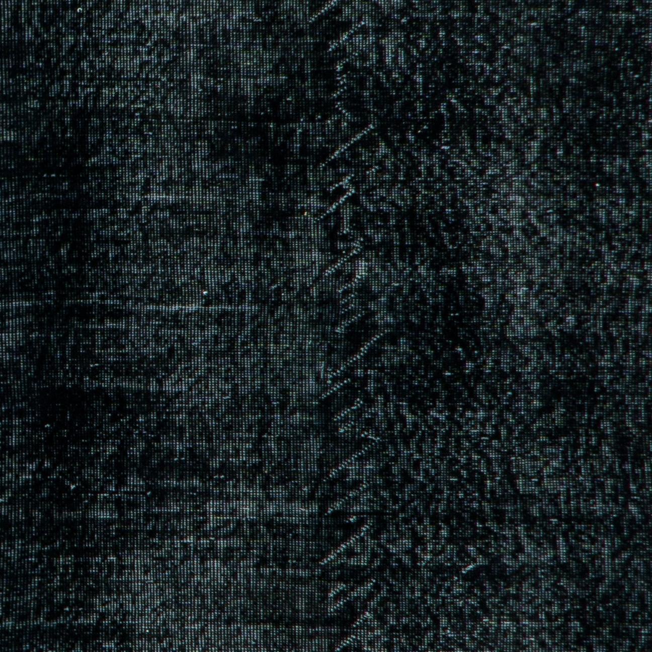 Hand-Woven 4x6.7 Ft Handmade Turkish Plain Black Wool Rug, Ideal for Contemporary Interiors For Sale