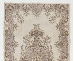 Tappeto in lana anatolica con design a medaglione vintage 4x6.7 ft fatto a mano in colori neutri