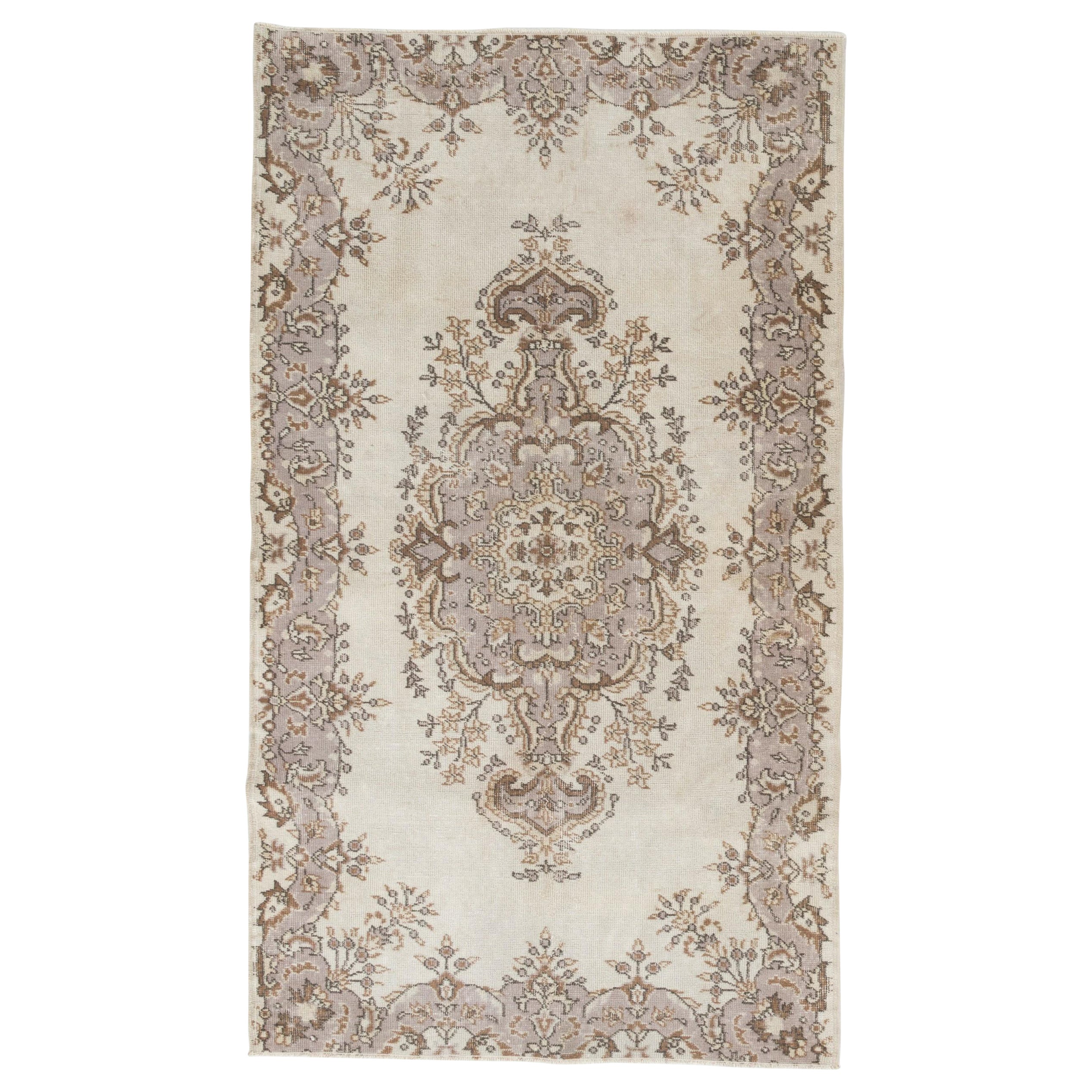 4x6.7 Fuß Handgefertigter Anatolischer Vintage-Wollteppich in neutralen Farben mit Medaillonmuster