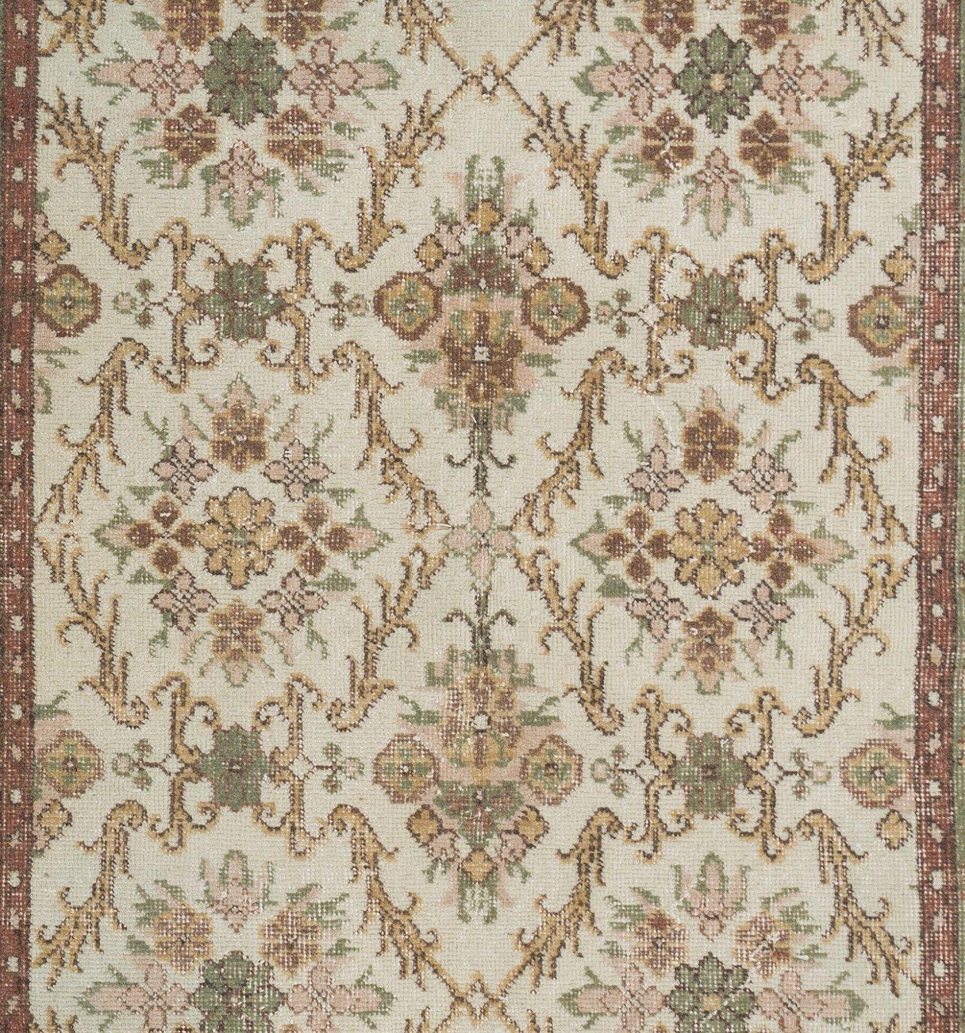 4x6,8 Ft Floral gemusterter Teppich mit zentralem türkischem Akzent, 1960er Jahre (Türkisch) im Angebot
