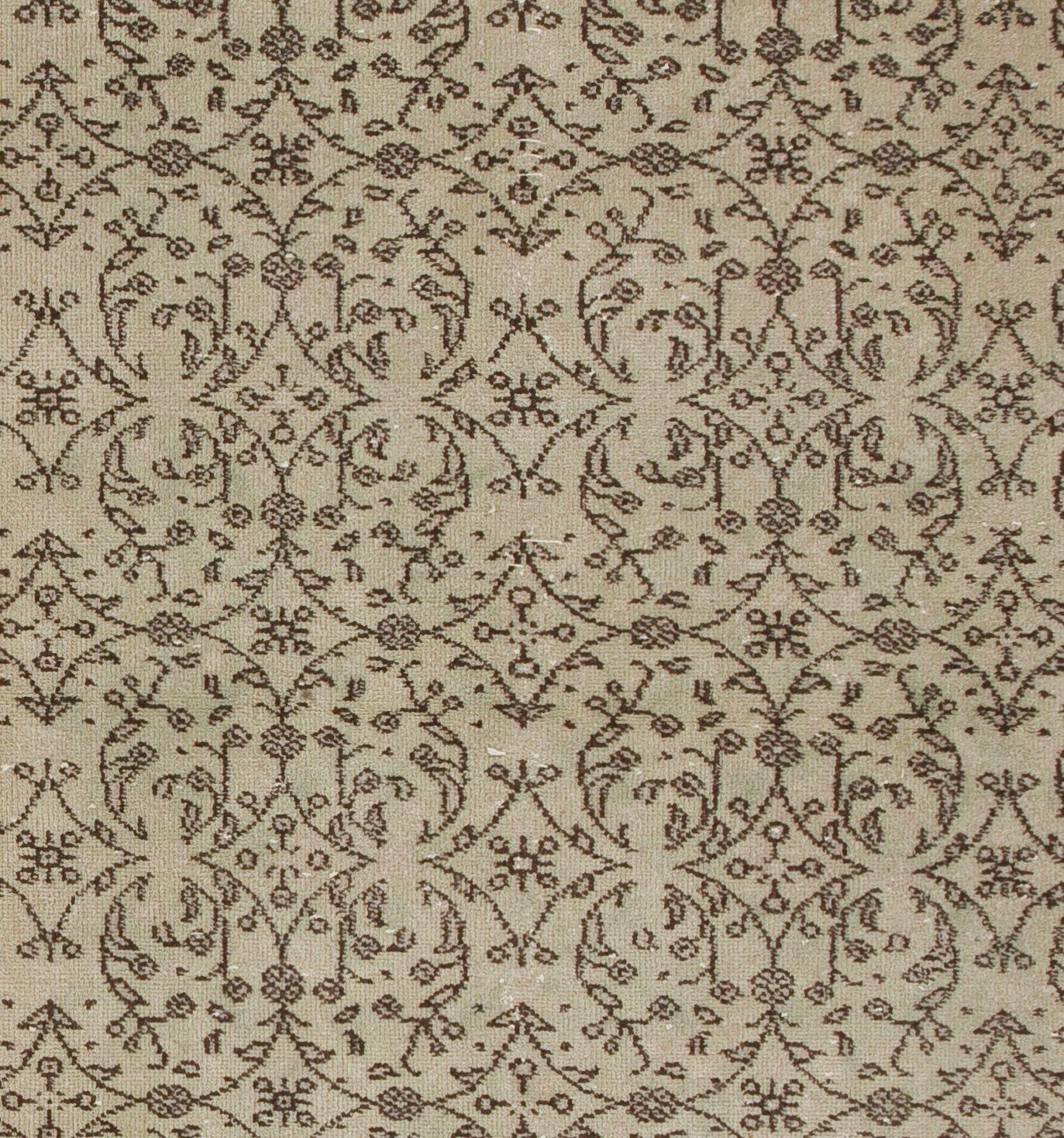Hand-Knotted Vintage Floral Patterned Turkish Rug in Neutral Colors In Good Condition For Sale In Philadelphia, PA