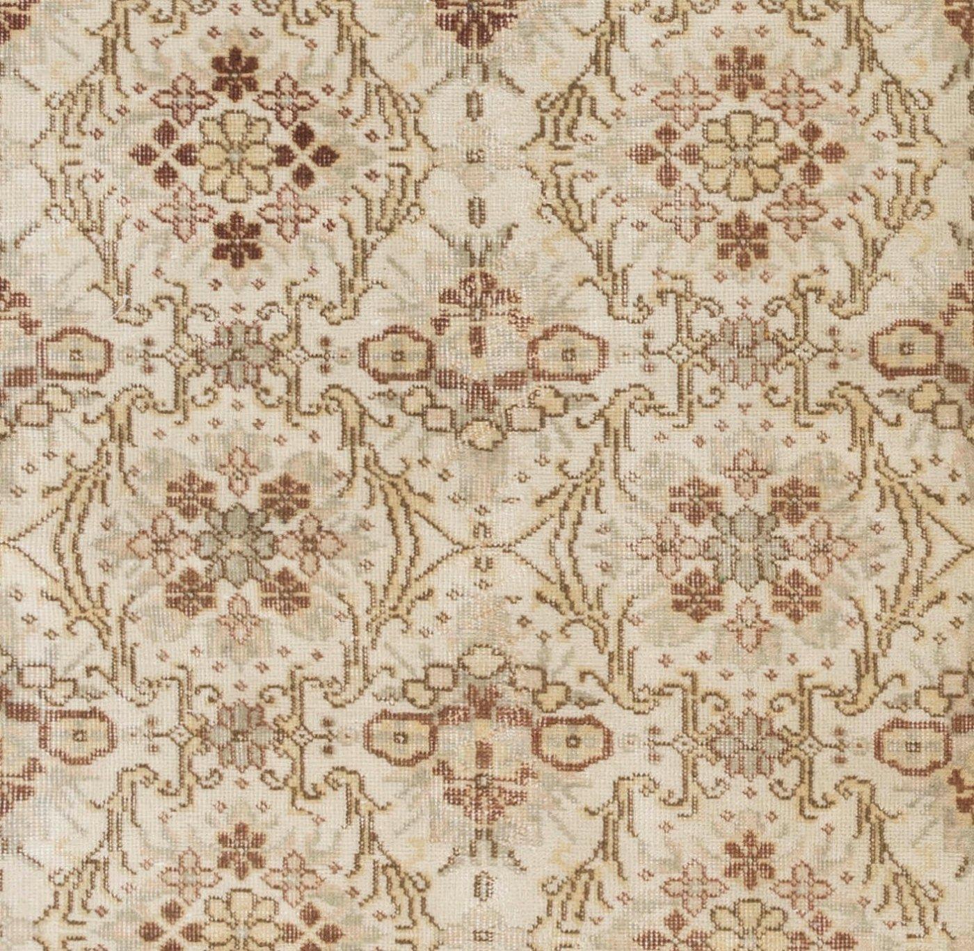 4 x 6,8 Fuß handgeknüpfter türkischer Oushak-Akzent-Teppich im Vintage-Stil mit Blumenmuster (Handgewebt) im Angebot