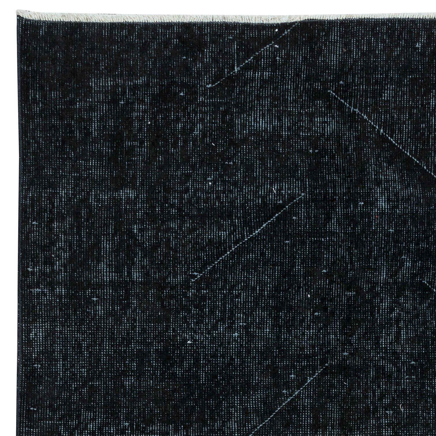 Hand-Woven 4x6.8 Ft Handmade Turkish Black Accent Rug, Ideal for Contemporary Interiors For Sale