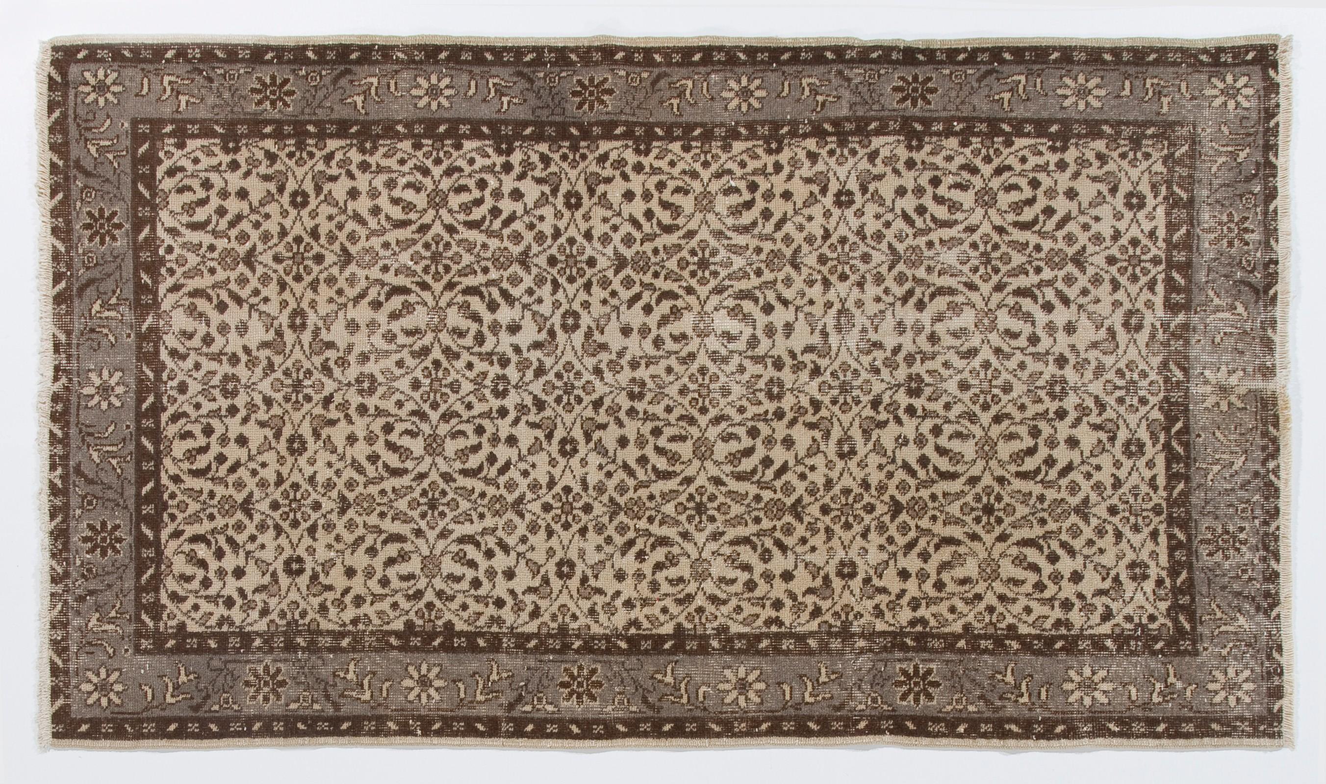 Alfombra de acento Oushak turca vintage hecha a mano con diseño floral integral 4x6.8 ft en Bueno estado para la venta en Spring Valley, NY