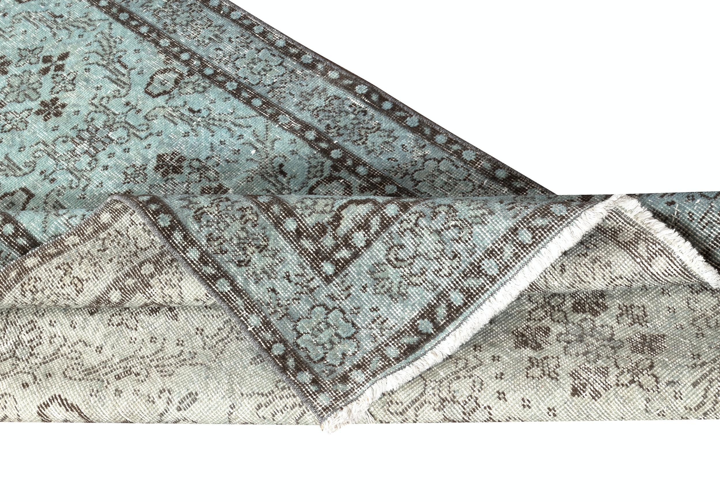 4x6,8 Ft Hellblauer Teppich mit floralem Design. Handgeknüpft in der Türkei (Moderne) im Angebot