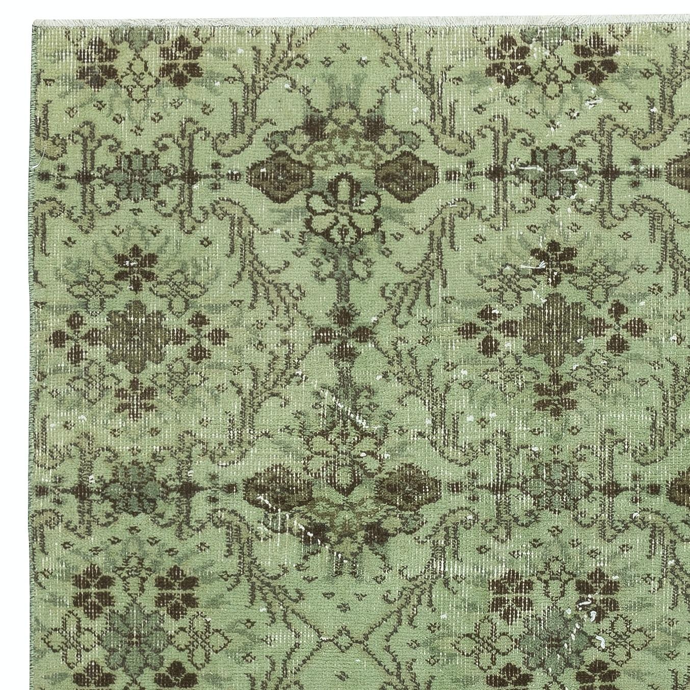 4x6,8 Ft Moderner geblümt gemusterter Teppich in Grün. Handgeknüpft in der Türkei im Zustand „Gut“ im Angebot in Spring Valley, NY