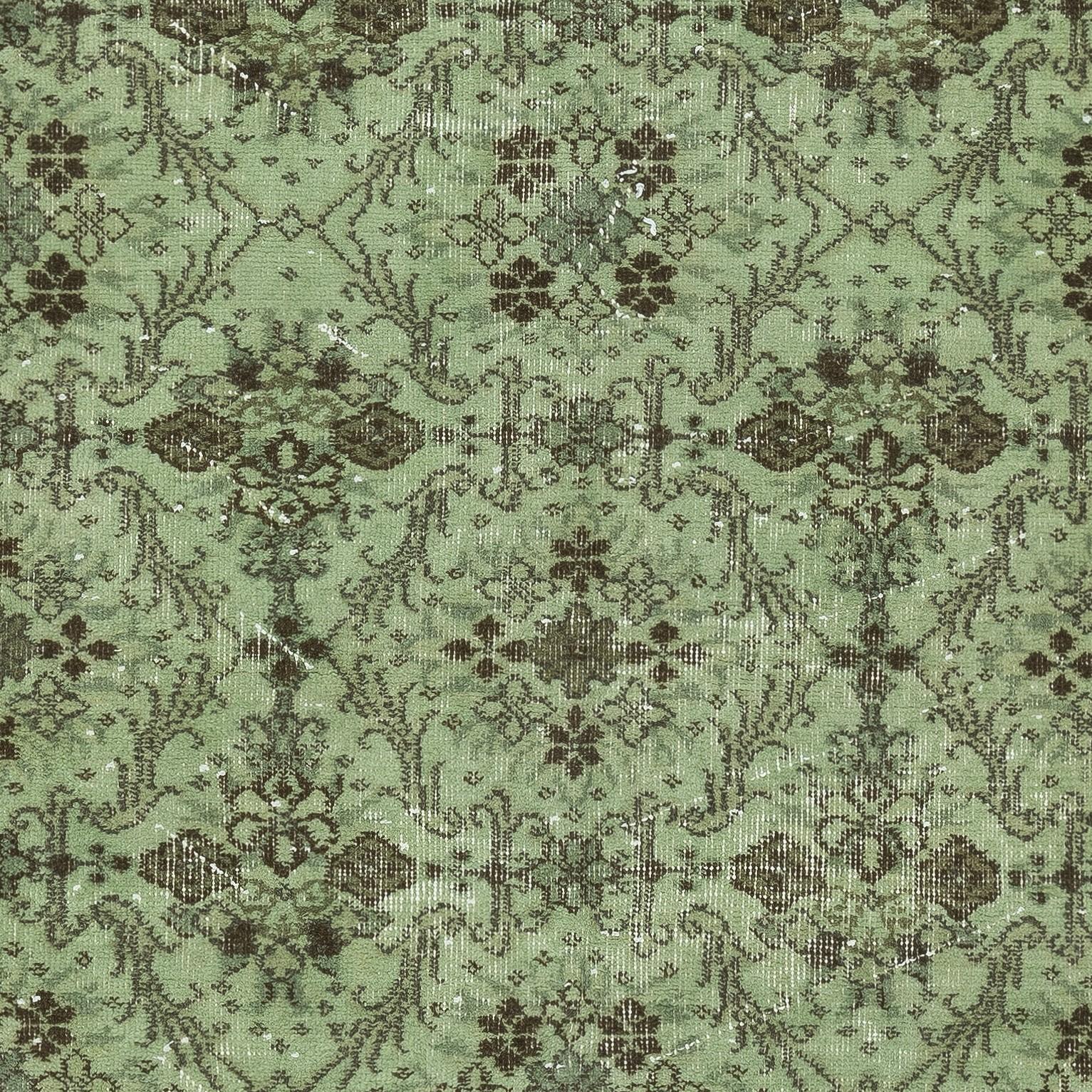 4x6,8 Ft Moderner geblümt gemusterter Teppich in Grün. Handgeknüpft in der Türkei (Mitte des 20. Jahrhunderts) im Angebot
