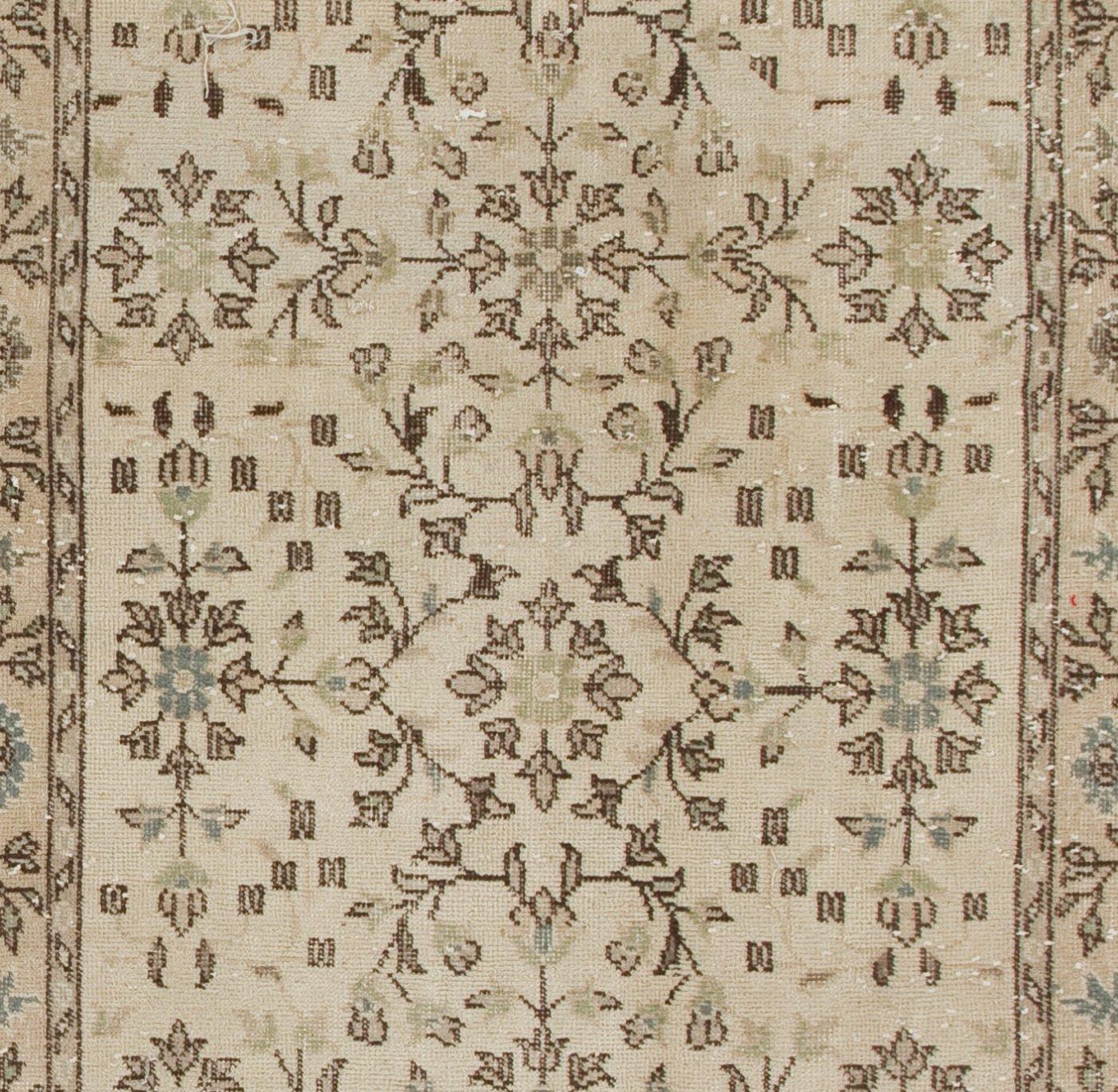 Türkischer Oushak-Akzentteppich in Beige mit All-Over-Blumenmuster, 4x6,8 Fuß im Zustand „Gut“ im Angebot in Philadelphia, PA