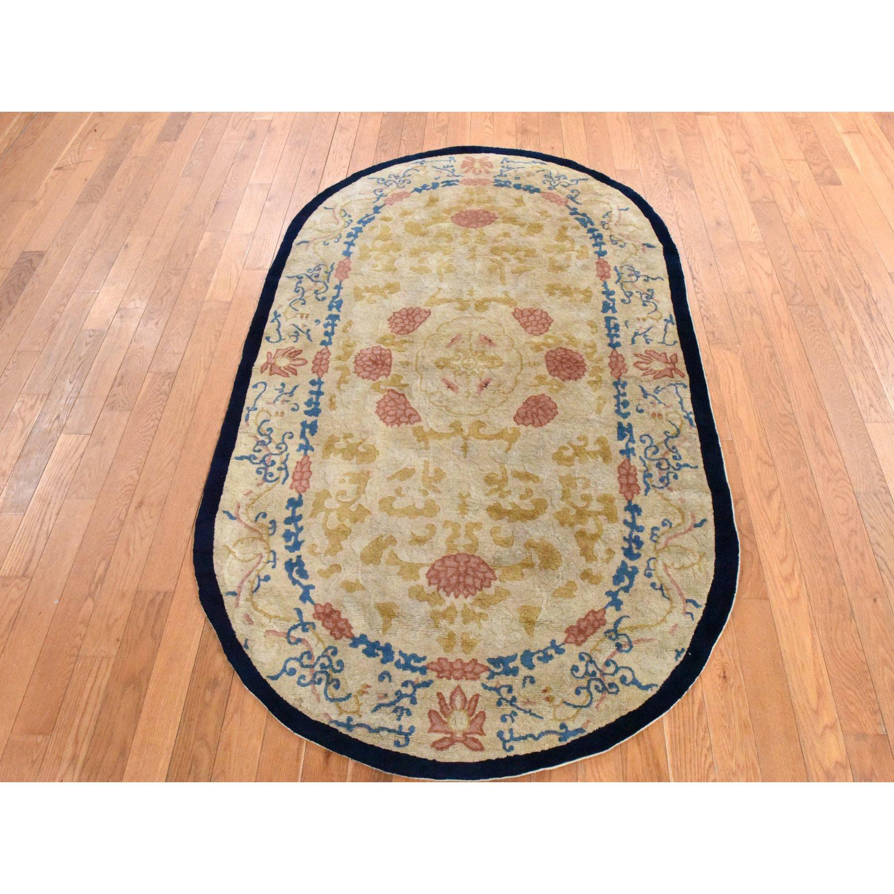 Kaki Brown, Antique Chinese Peking, Full Pile, Clean, Excellent Condition, Oval Shape, 100% Wool, Hand Knotted Oriental Rug
Matières premières : Laine
Latex : Pas de poils 
hauteur : 0,25 pouces
Style : Traditionnel
Couleur primaire :