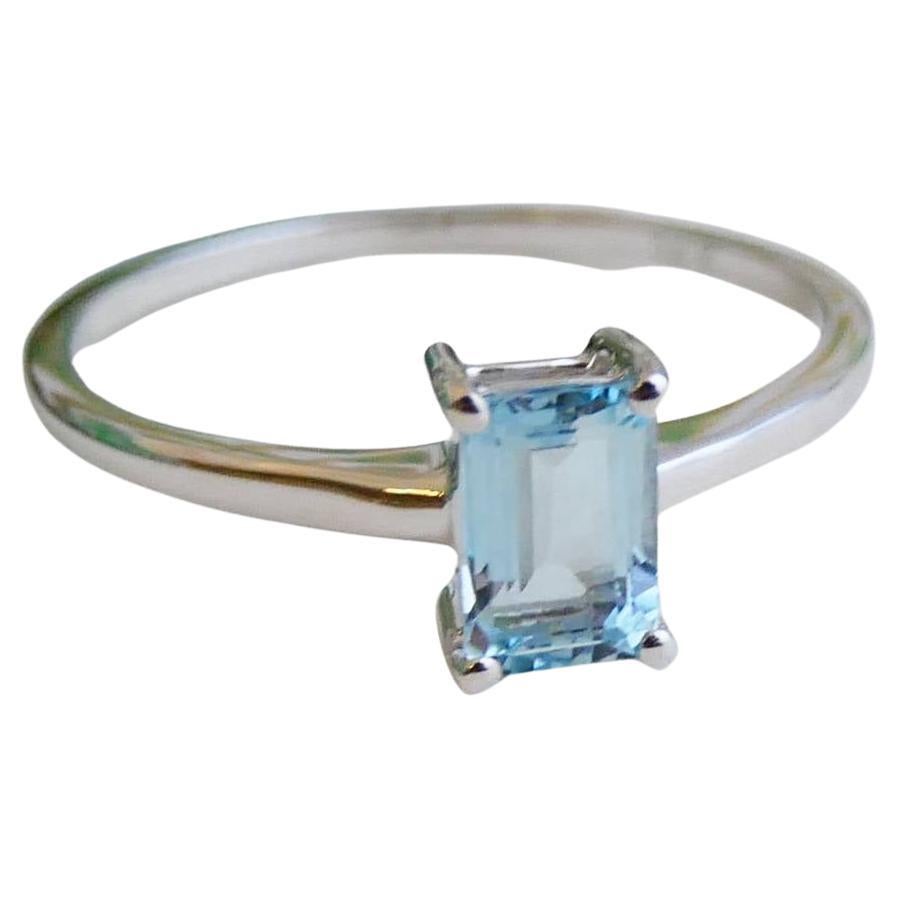 Anello con acquamarina 4x6mm in oro bianco 14kt