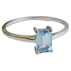 Anello con acquamarina 4x6mm in oro bianco 14kt