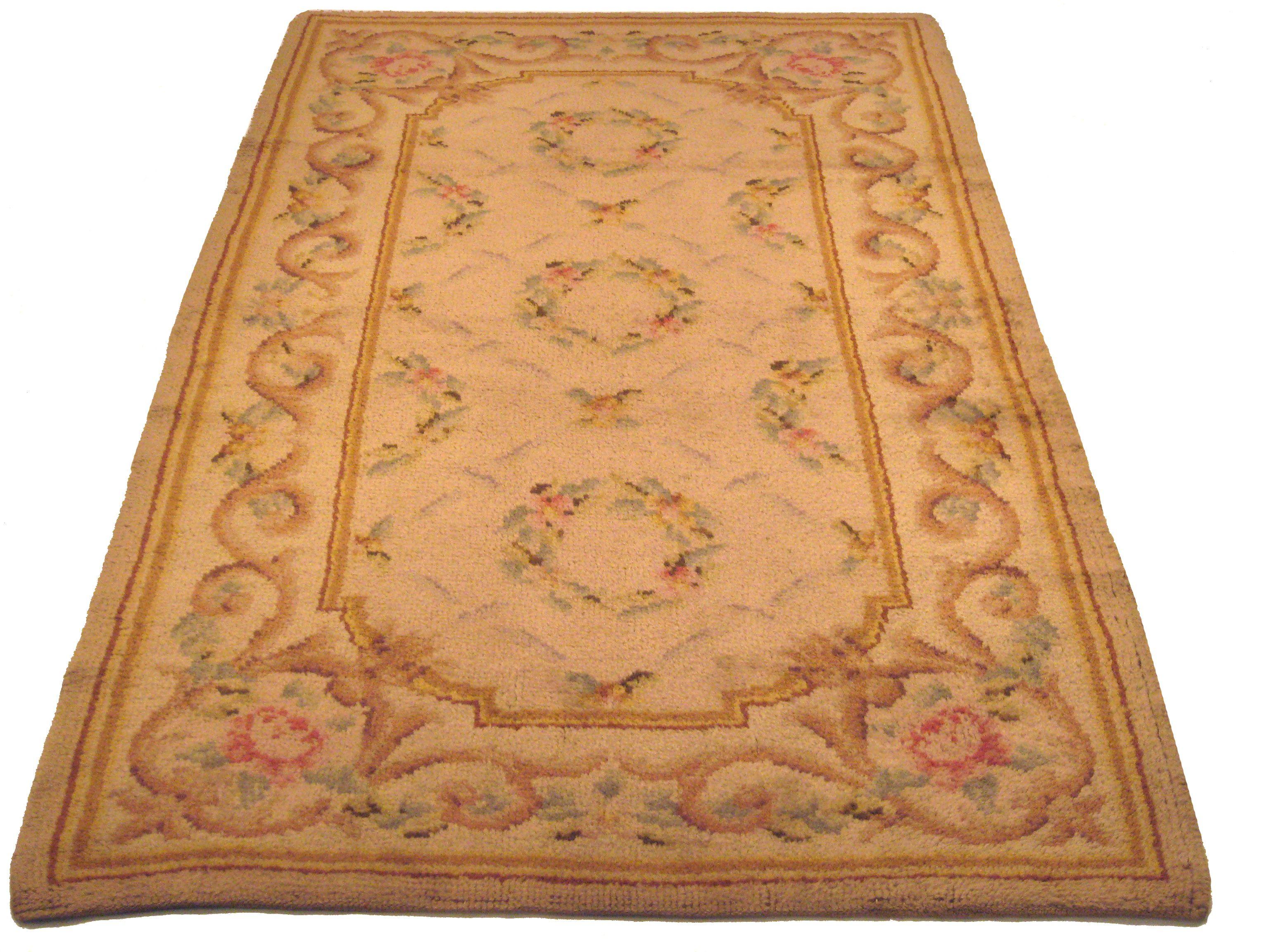 Antqiue French Savonnerie Rug Antique French Rug 1920 Beige In Good Condition For Sale In New York, NY