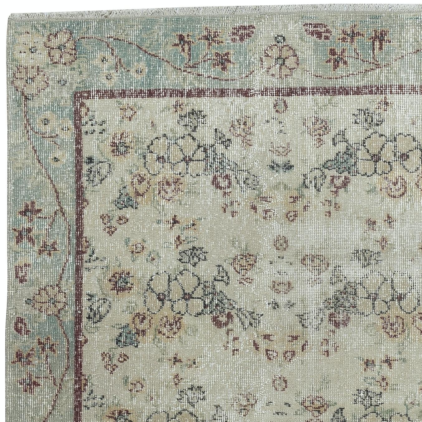 4x7 Ft Dekorativer handgefertigter Vintage-Teppich mit türkischem Akzent in Beige mit Blumenmuster in Beige (Türkisch) im Angebot