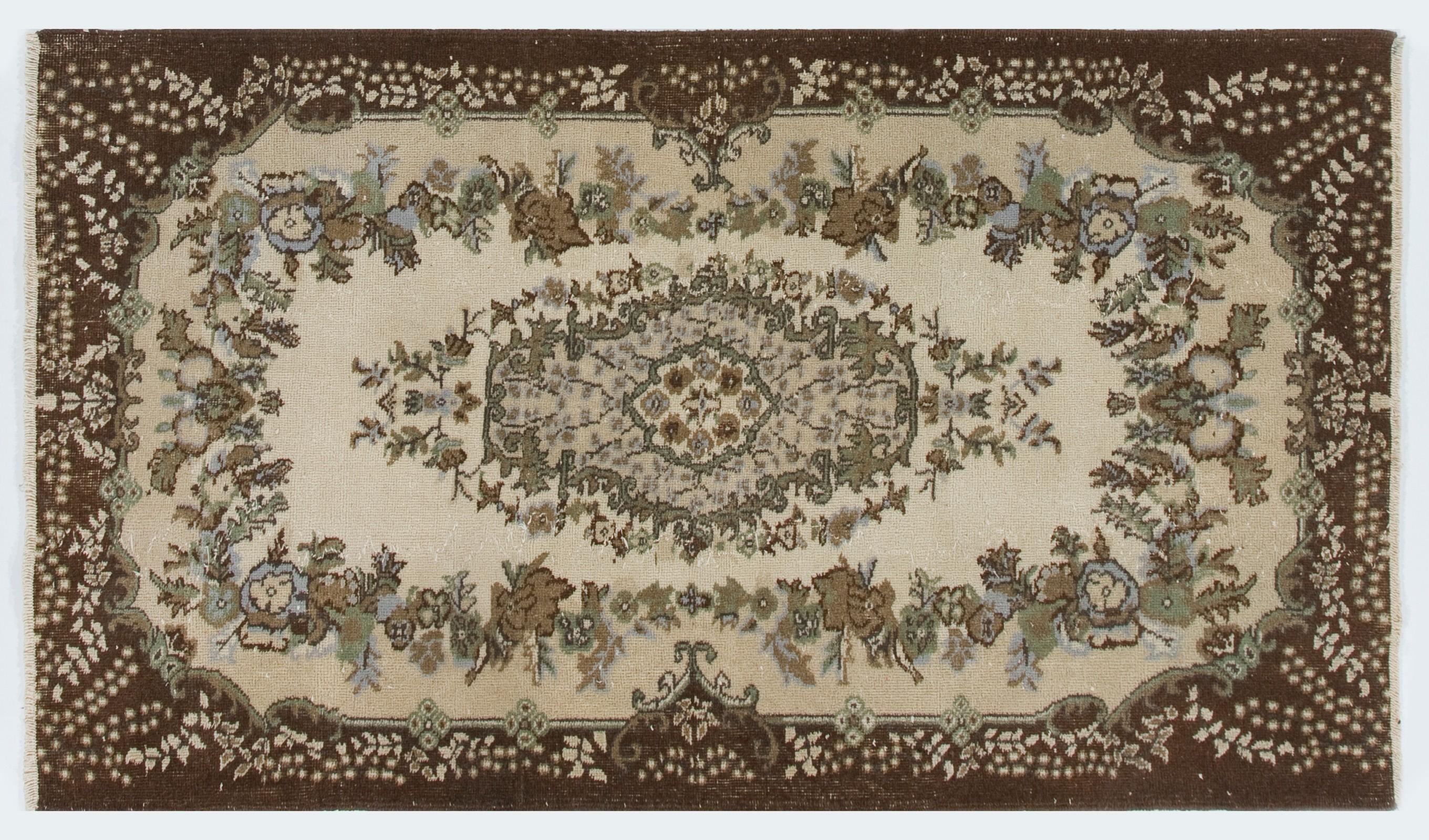 4x7 ft Hand-Knotted Vintage Anatolian Accent Rug with Floral Medallion Design In Good Condition For Sale In Philadelphia, PA