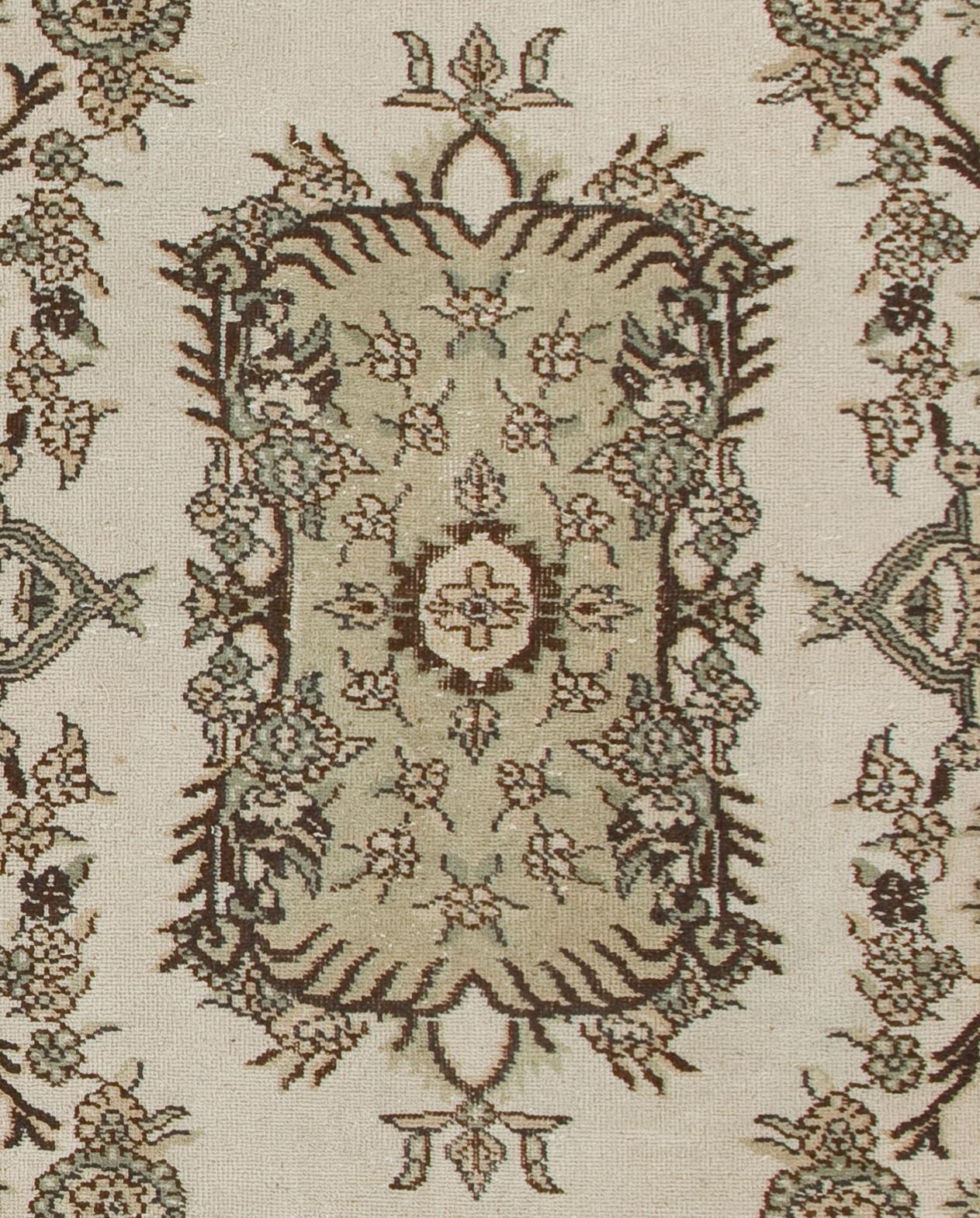 4x7 Fuß handgeknüpfter Anatolischer Oushak-Akzent-Teppich mit Medaillon-Design (Handgewebt) im Angebot