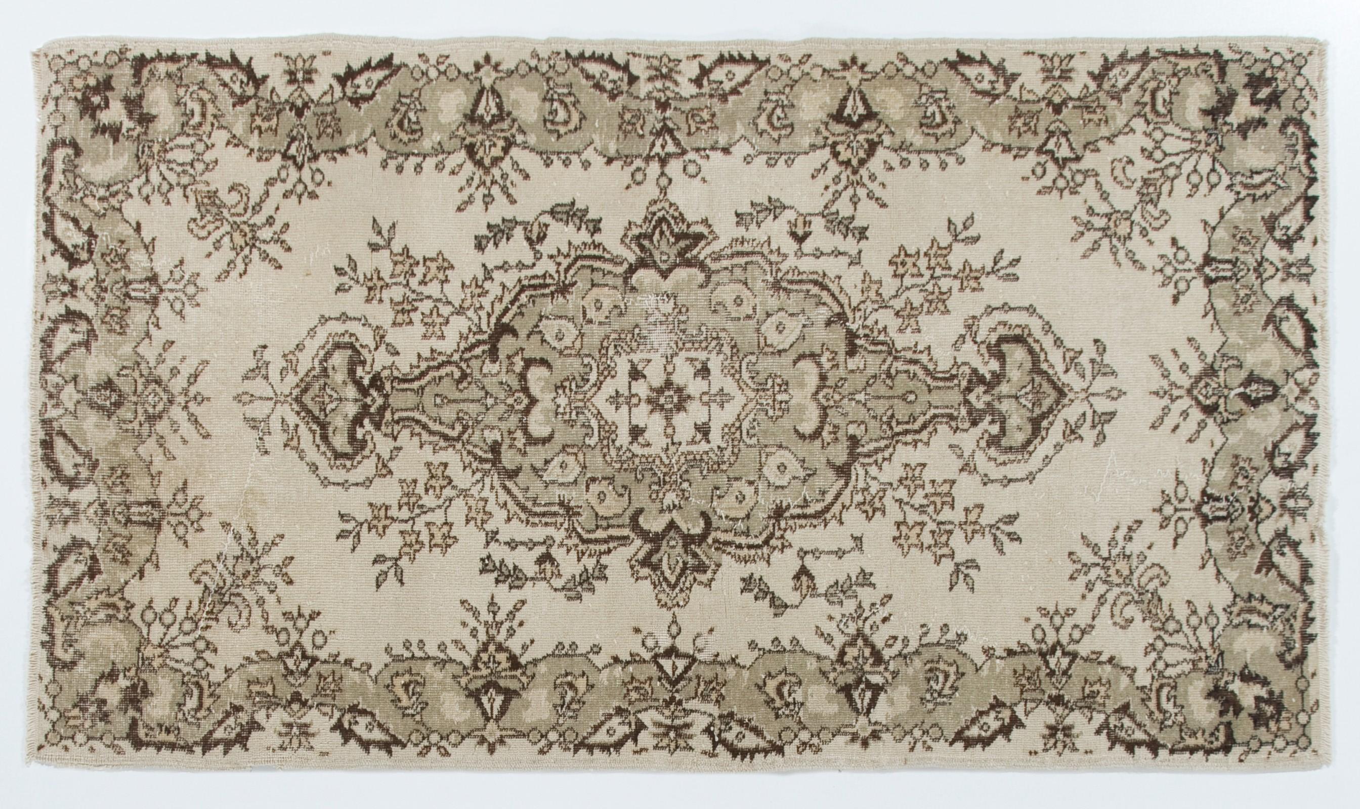  4x7 ft Vintage Turkish Accent Rug in Beige. Sun Faded Handmade Carpet In Good Condition In Philadelphia, PA