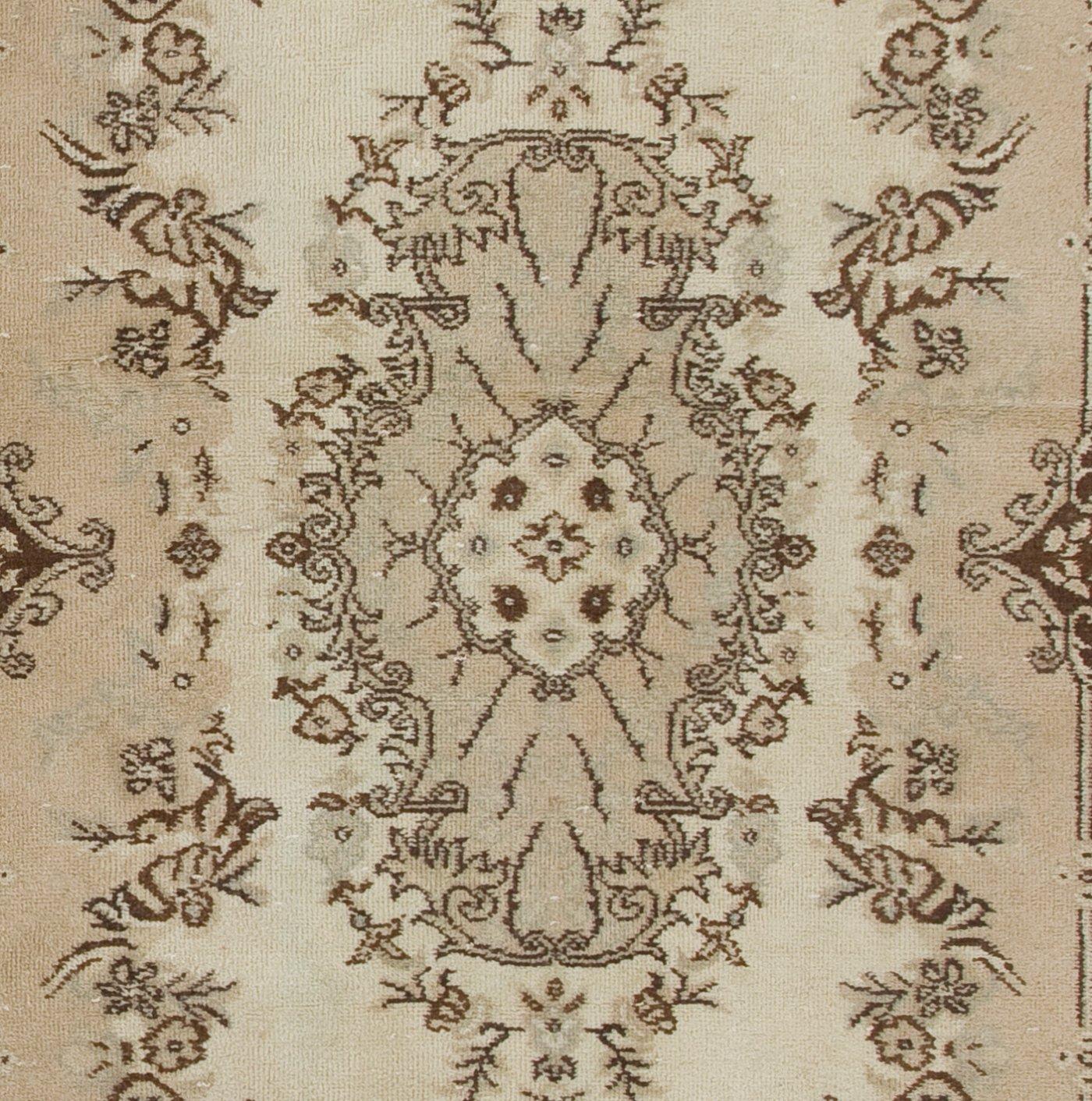 Turkish 4x7 ft Mid-20th Century Handmade Anatolian Accent Rug, Ideal for Home and Office For Sale