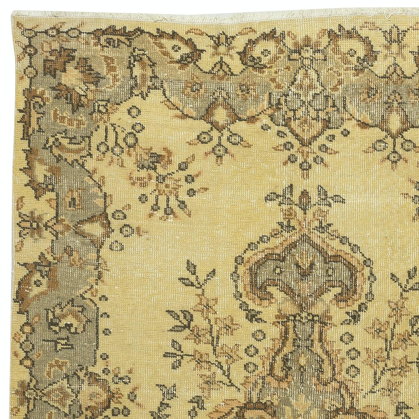 4x7 Ft Moderner handgefertigter Wollteppich mit Medaillon-Design und gelbem Hintergrund (Handgeknüpft) im Angebot