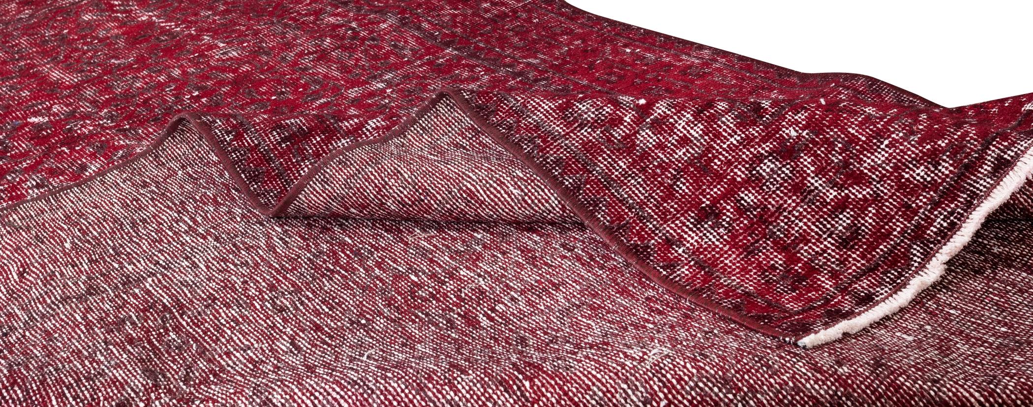 4x7 Ft Moderner massiver Burgunderroter Teppich mit rotem Akzent, handgefertigter türkischer kleiner Teppich (Türkisch) im Angebot