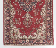 4x7 Ft Unikat Vintage Handgeknüpfter Anatolischer Wollteppich in Rot und Elfenbein