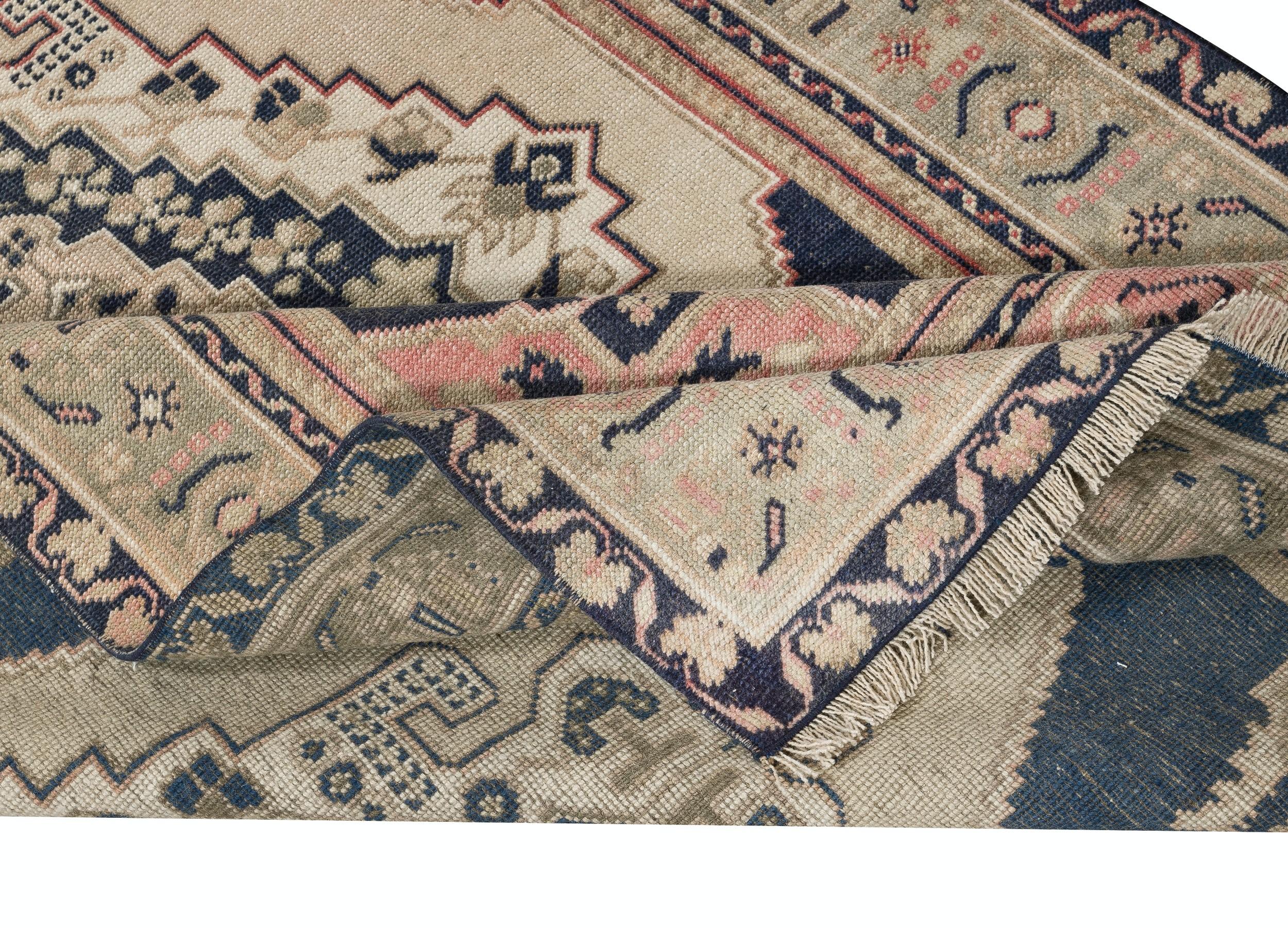 4x7 Ft Einzigartiger handgefertigter türkischer Vintage-Teppich, 100 % Wolle, Vintage (Rustikal) im Angebot