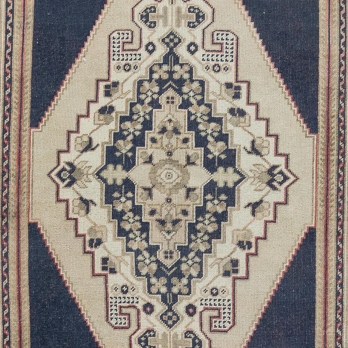 4x7 Ft Einzigartiger handgefertigter türkischer Vintage-Teppich, 100 % Wolle, Vintage (Handgeknüpft) im Angebot