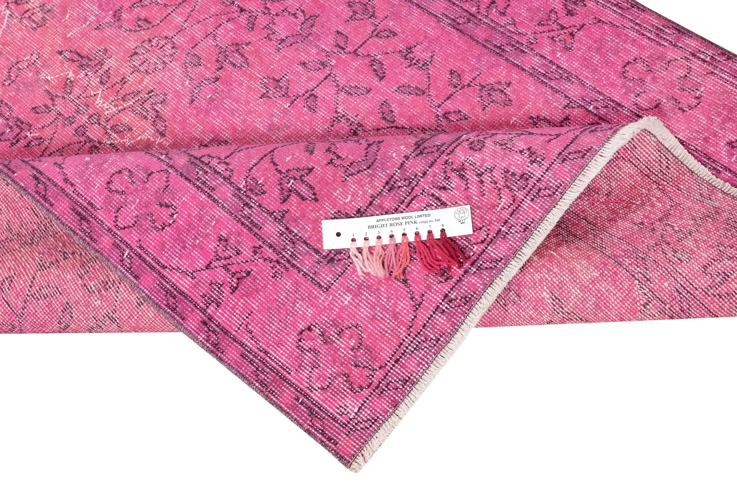 4x7 Ft Overdyed Rosa Wollteppich. Handgefertigter türkischer Vintage-Teppich für das Wohnzimmer (Moderne) im Angebot