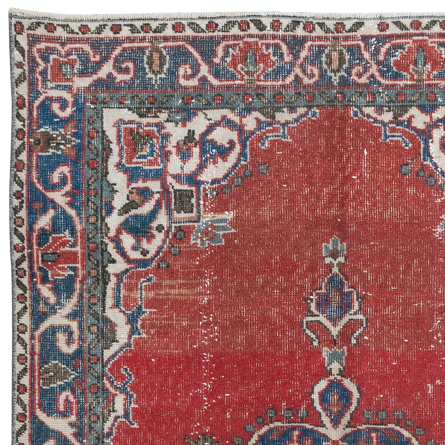 4x7 Ft Traditioneller handgefertigter orientalischer Vintage-Teppich in Rot, Marineblau & Beige (Stammeskunst) im Angebot