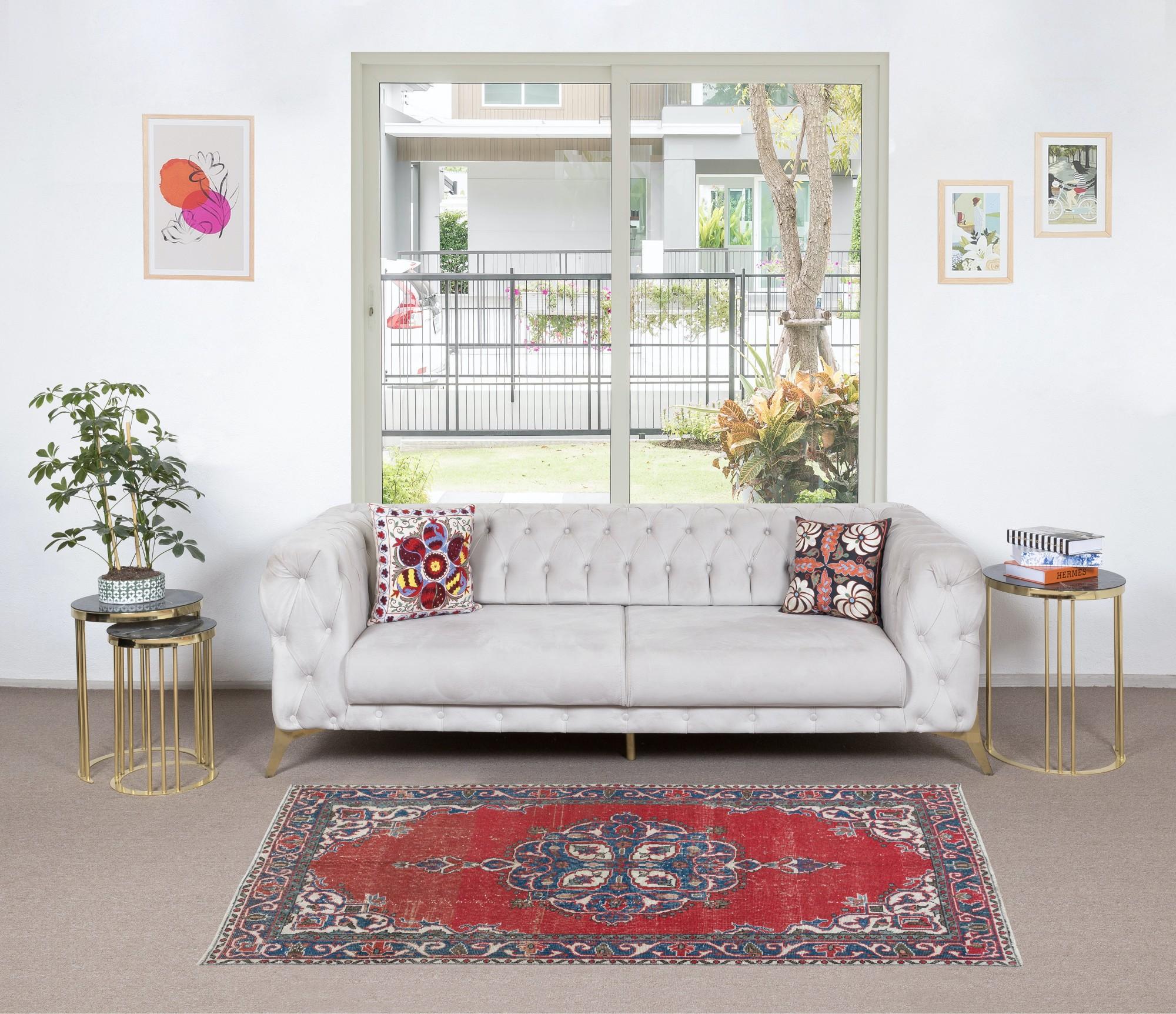 4x7 Ft Traditioneller handgefertigter orientalischer Vintage-Teppich in Rot, Marineblau & Beige (Handgewebt) im Angebot