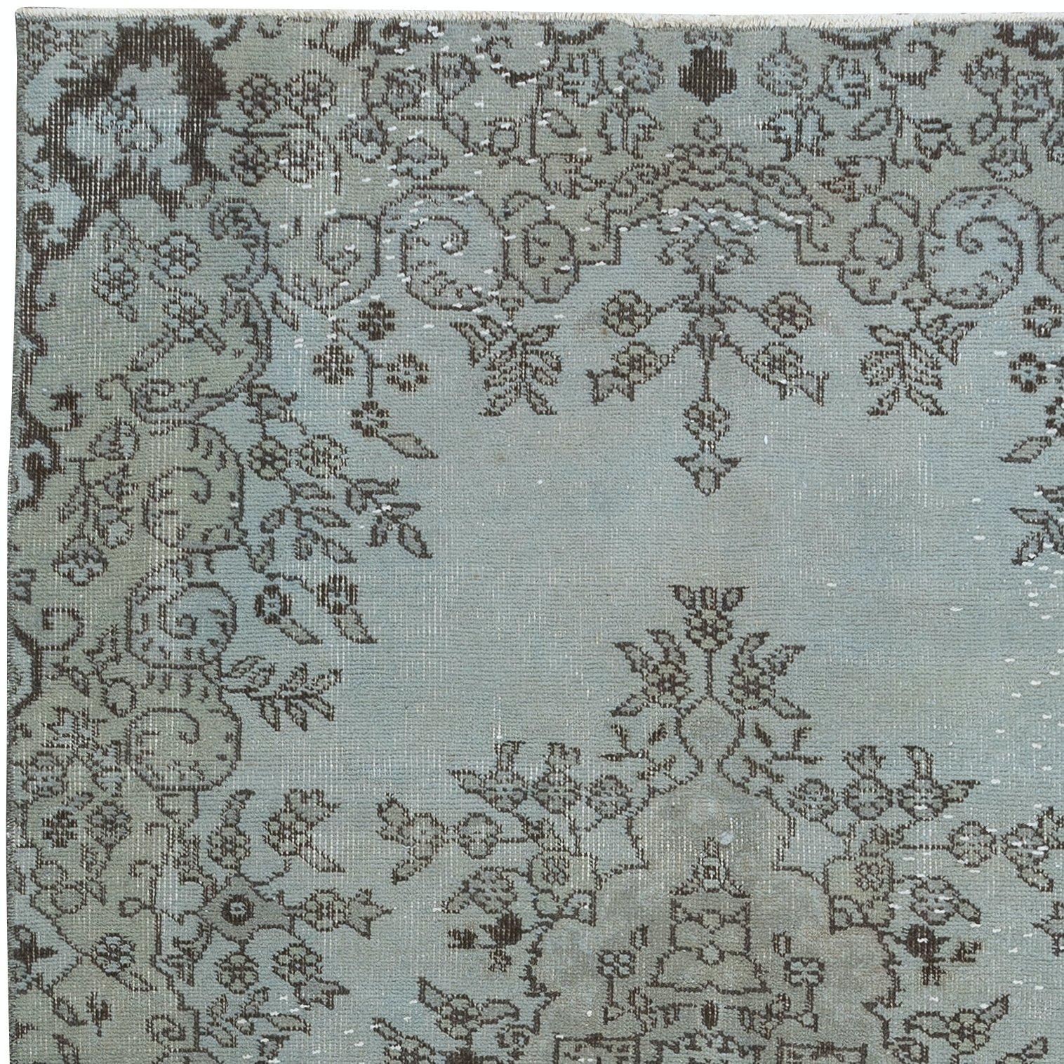 4x7 Ft Türkischer handgefertigter Teppich mit Blumenakzent in Himmelblau, großformatig, 4 moderne Inneneinrichtungen (Handgeknüpft) im Angebot
