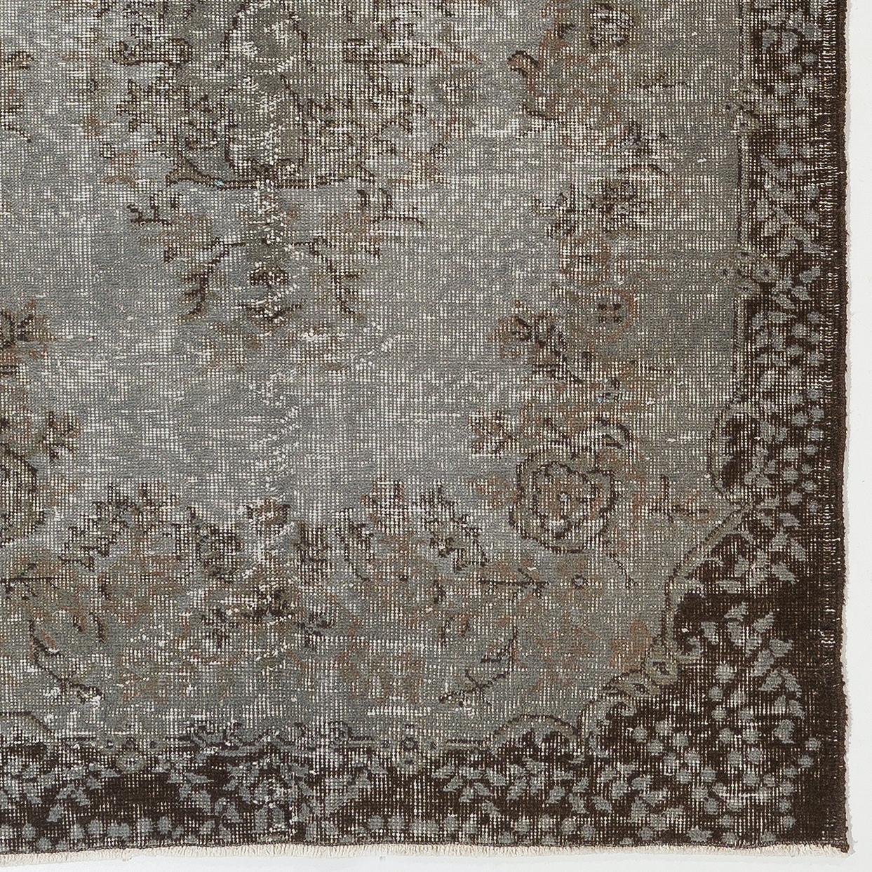 Moderno Tappeto barocco d'epoca con design turco fatto a mano e sovratinto in grigio 4x7 Ft in vendita