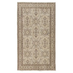 4x7 Fuß Vintage Floral Design Handgefertigter zentraler anatolischer Teppich in neutralen Farben