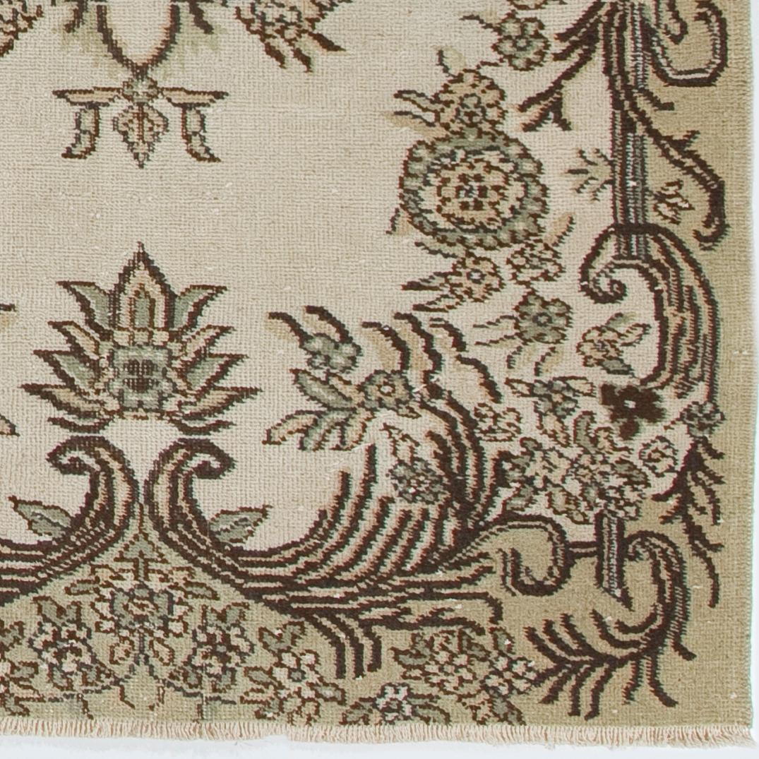 4x7 Fuß Vintage Handgeknüpfter Anatolischer Oushak-Akzentteppich mit Medaillon-Design (Handgewebt) im Angebot