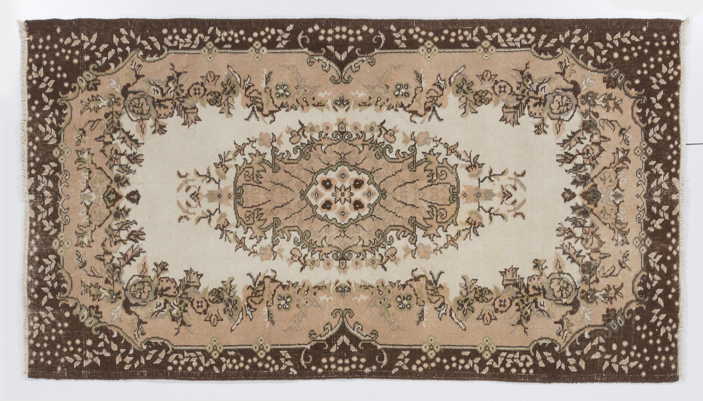 20th Century 4x7 ft Vintage Hand-Knotted Turkish Accent Rug with Floral Medallion Design For Sale