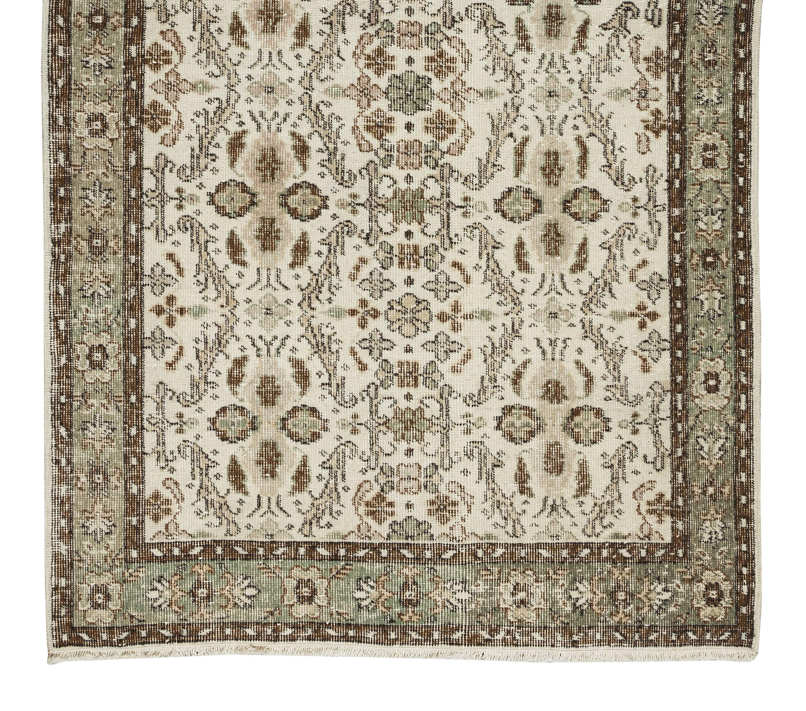 4x7 Ft Vintage Handgefertigter türkischer Akzent-Teppich, floral gemusterte Bodenbezug (Handgeknüpft) im Angebot