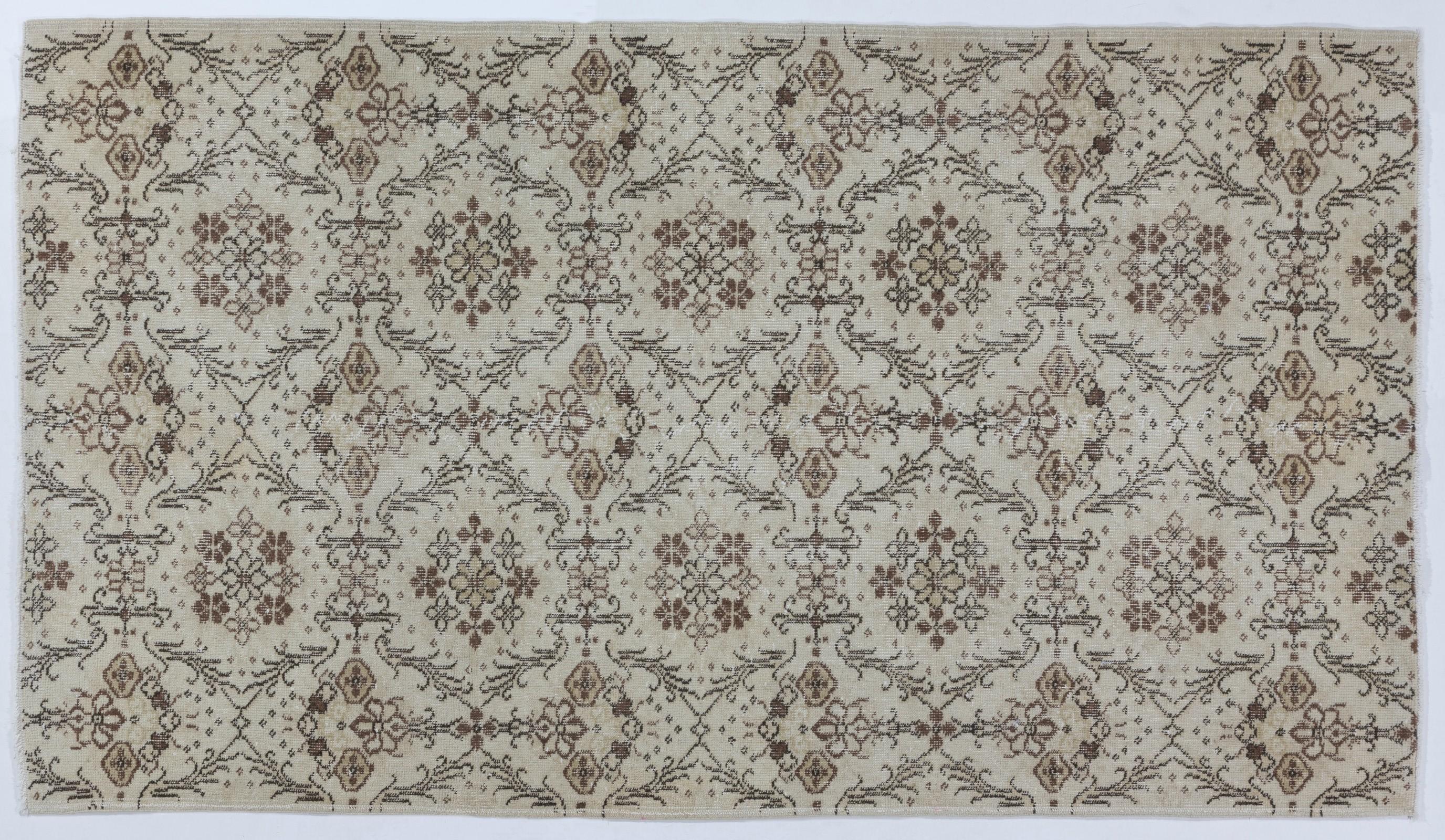 4x7 ft Vintage Handmade Turkish Accent Rug, Ideal for Home and Office In Good Condition For Sale In Philadelphia, PA