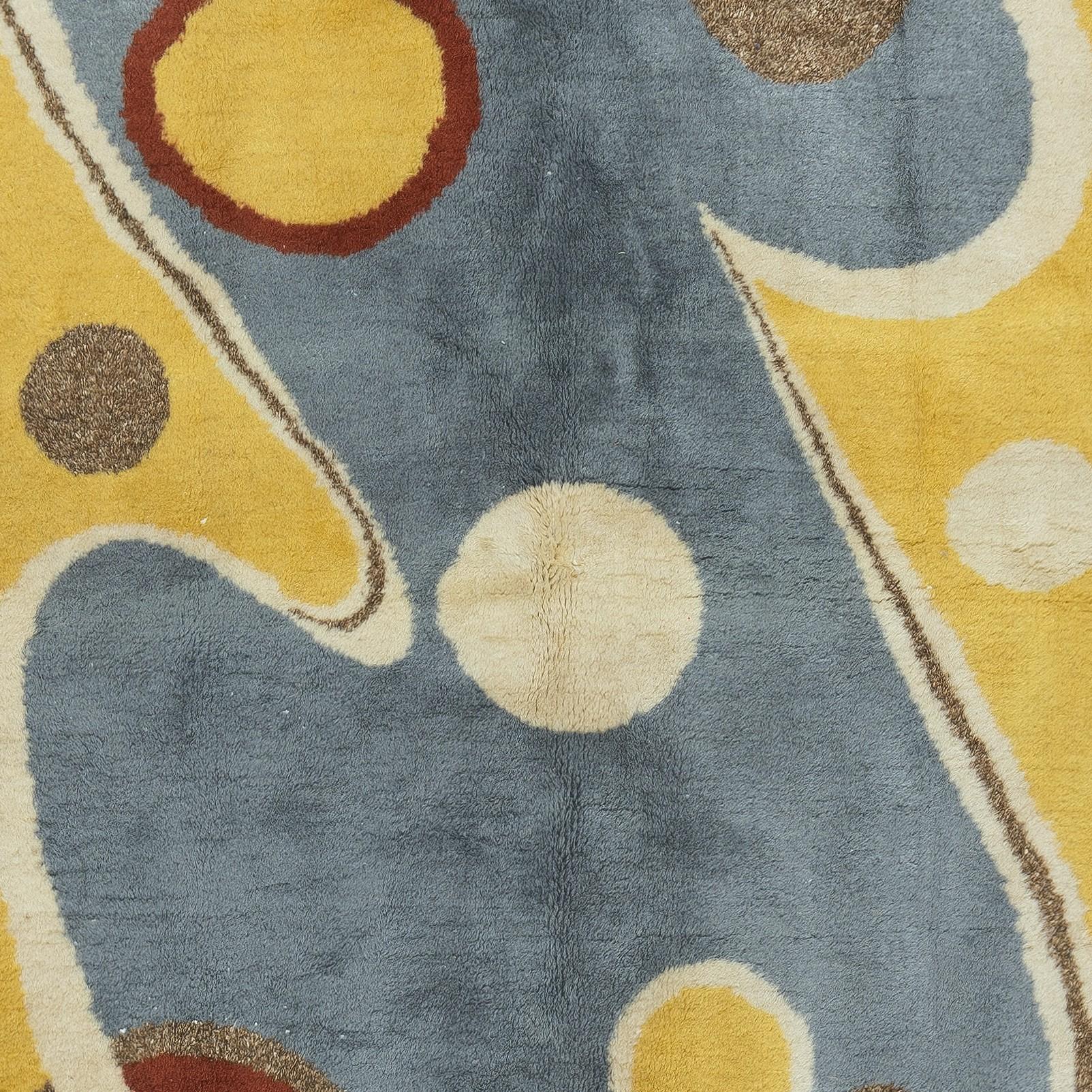 Annodato a mano Tappeto turco vintage fatto a mano di 4x7 piedi, disegnato dal cantante e artista Zeki Muren in vendita