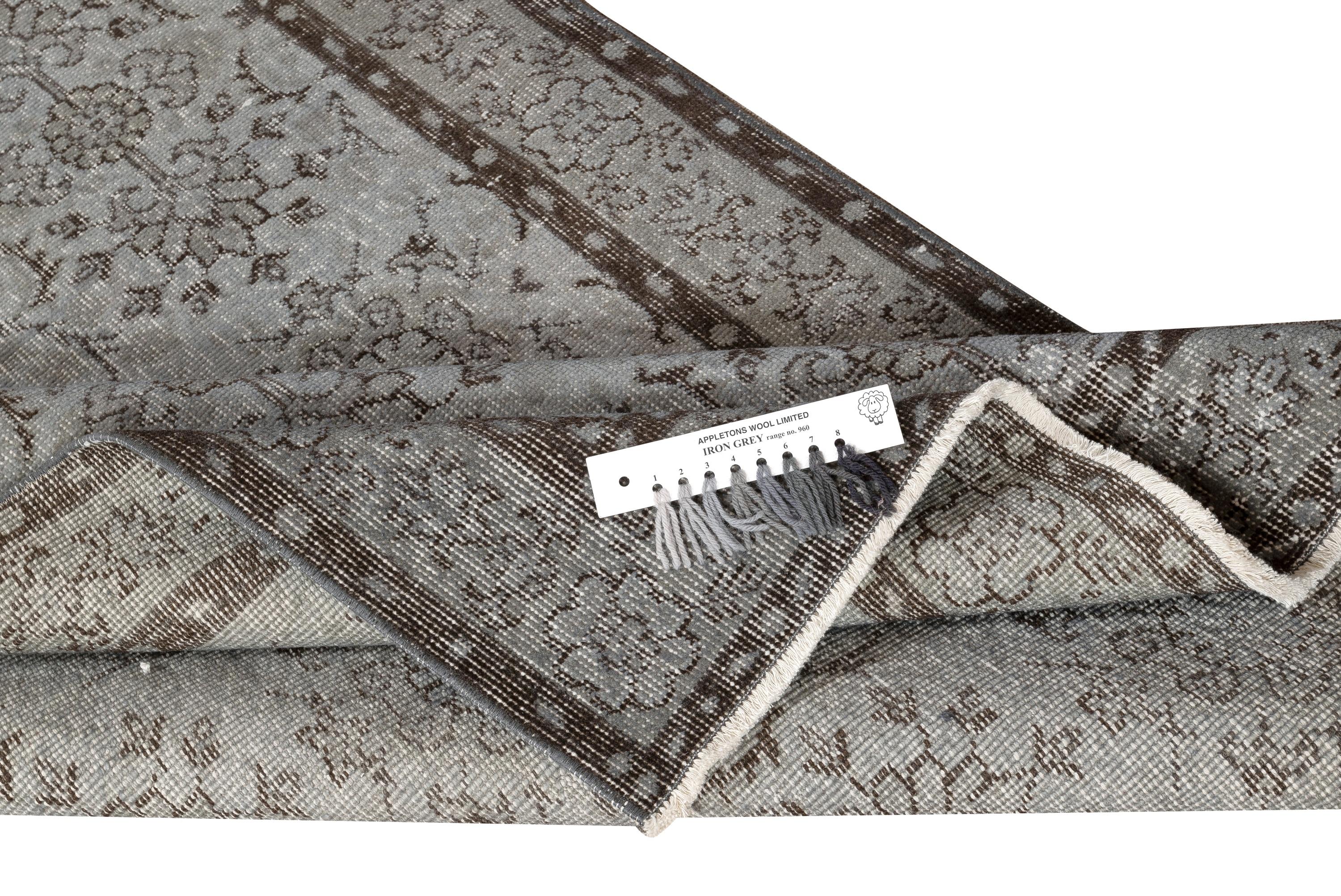 4x7 Ft Vintage Handmade Wool Rug. Grauer türkischer Teppich für modernes Heim und Büro (Moderne) im Angebot