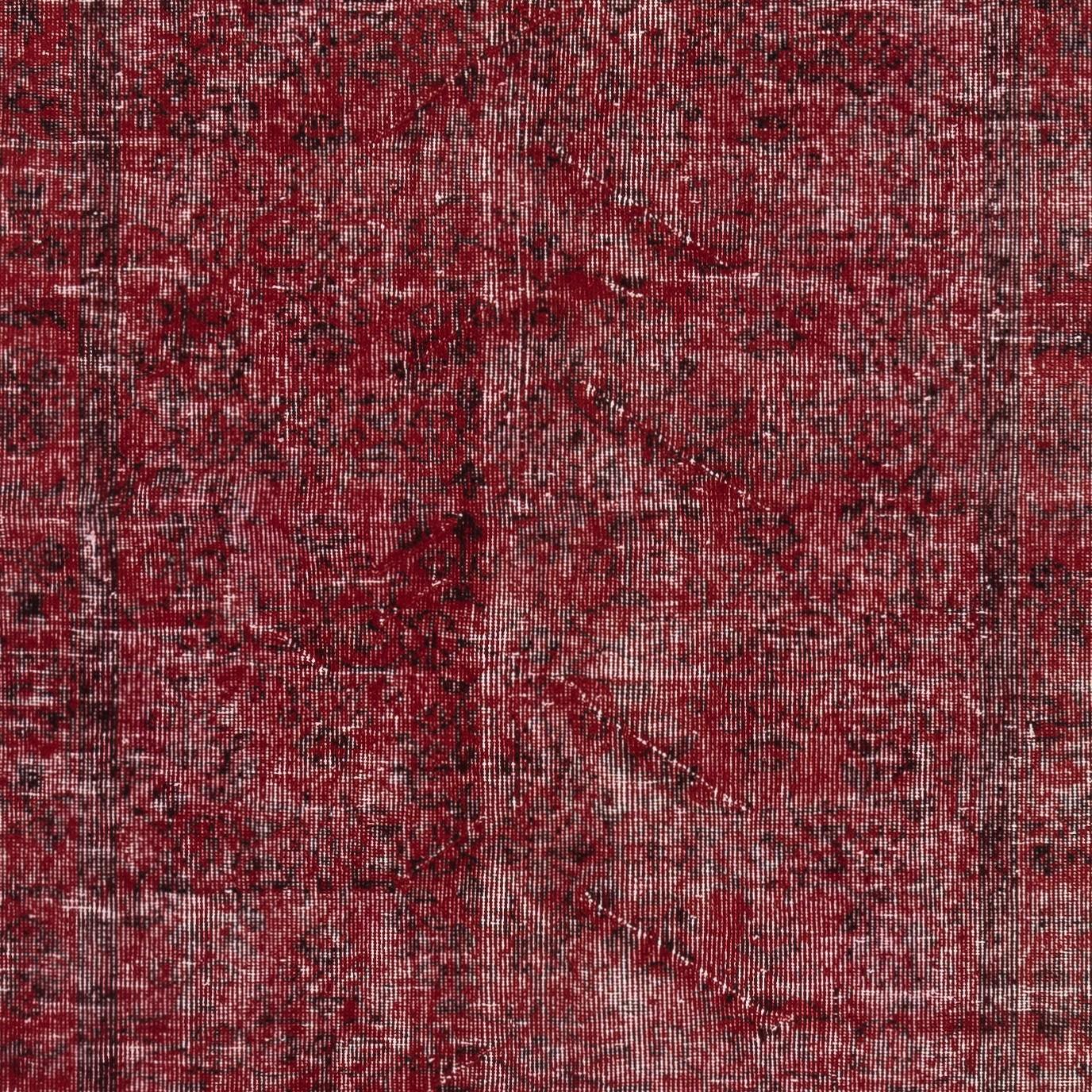 Annodato a mano Tappeto vintage turco 4x7 Ft tinto in rosso per interni moderni in vendita