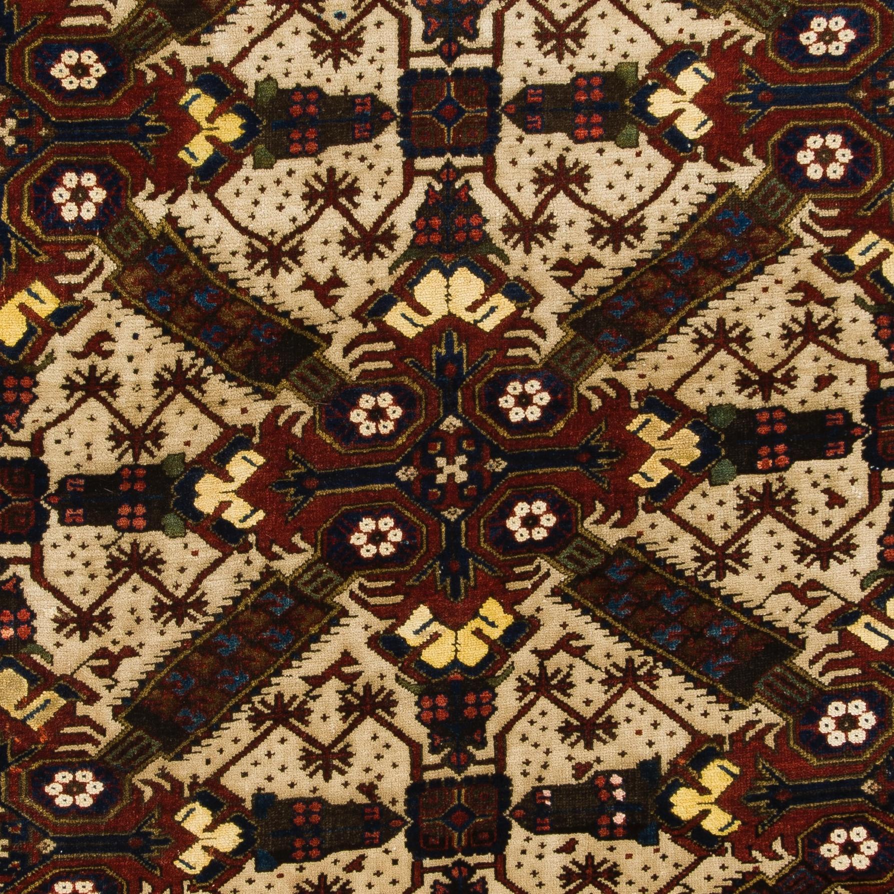 Antiker kaukasischer Seichur-Teppich, um 1880. 
Fein handgeknüpft mit gleichmäßigem, mittelhohem Wollflor auf Wollbasis. Herkunft guter Zustand. Professionell gewaschen. Ganz natürliche Farbstoffe.
Größe: 4x7.2 ft