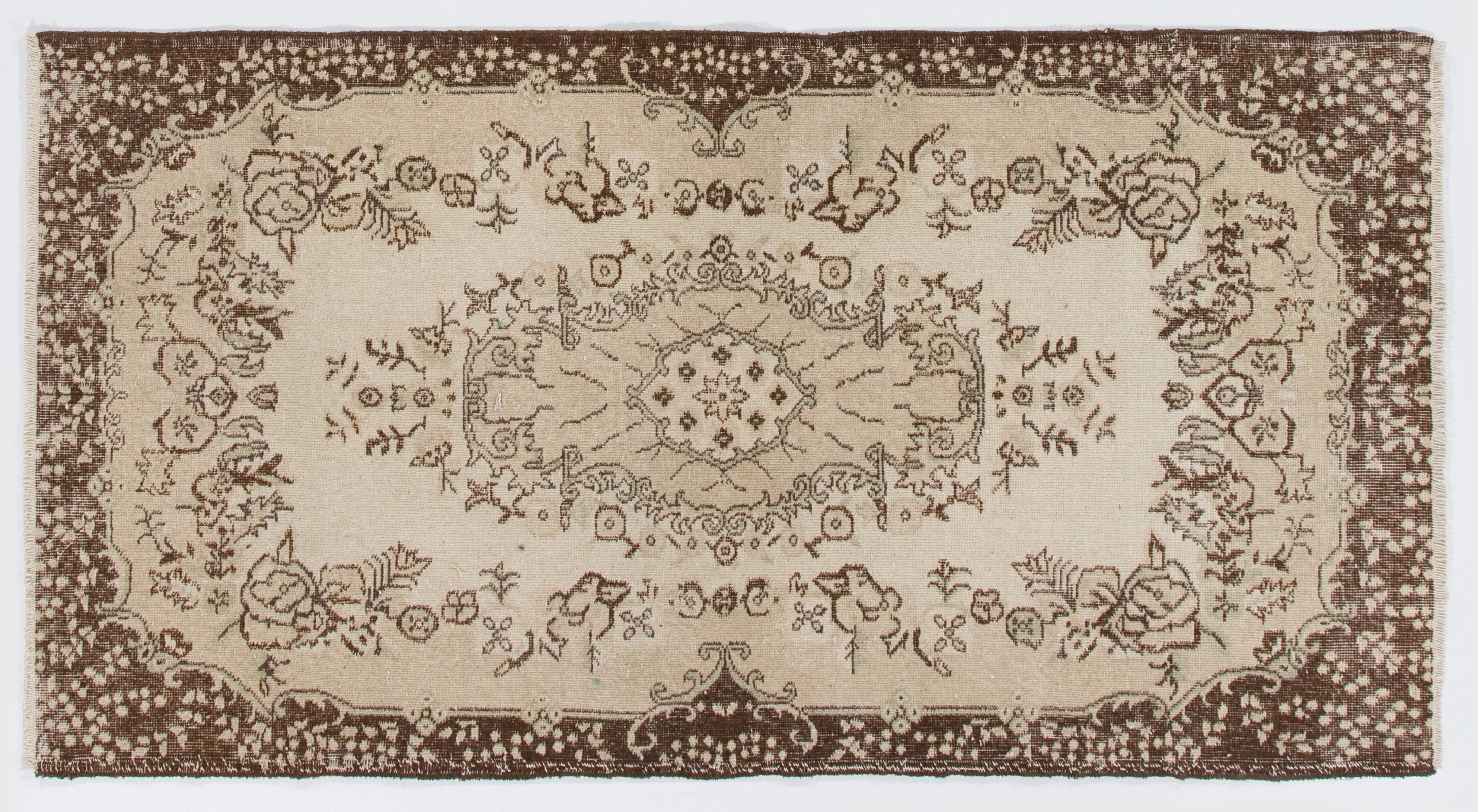 Turkish 4x7.2 ft Vintage Hand-Knotted Anatolian Accent Rug with Medallion Design For Sale