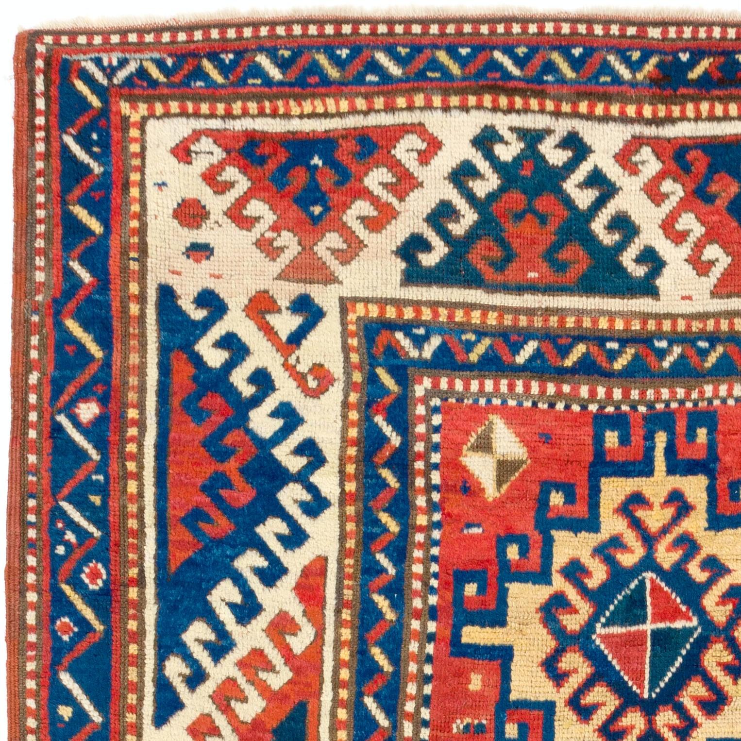 Caucasien Tapis Kazak Bordjalou caucasien ancien de 4 x 7,3 pieds. Tapis de collection Top Shelf en vente