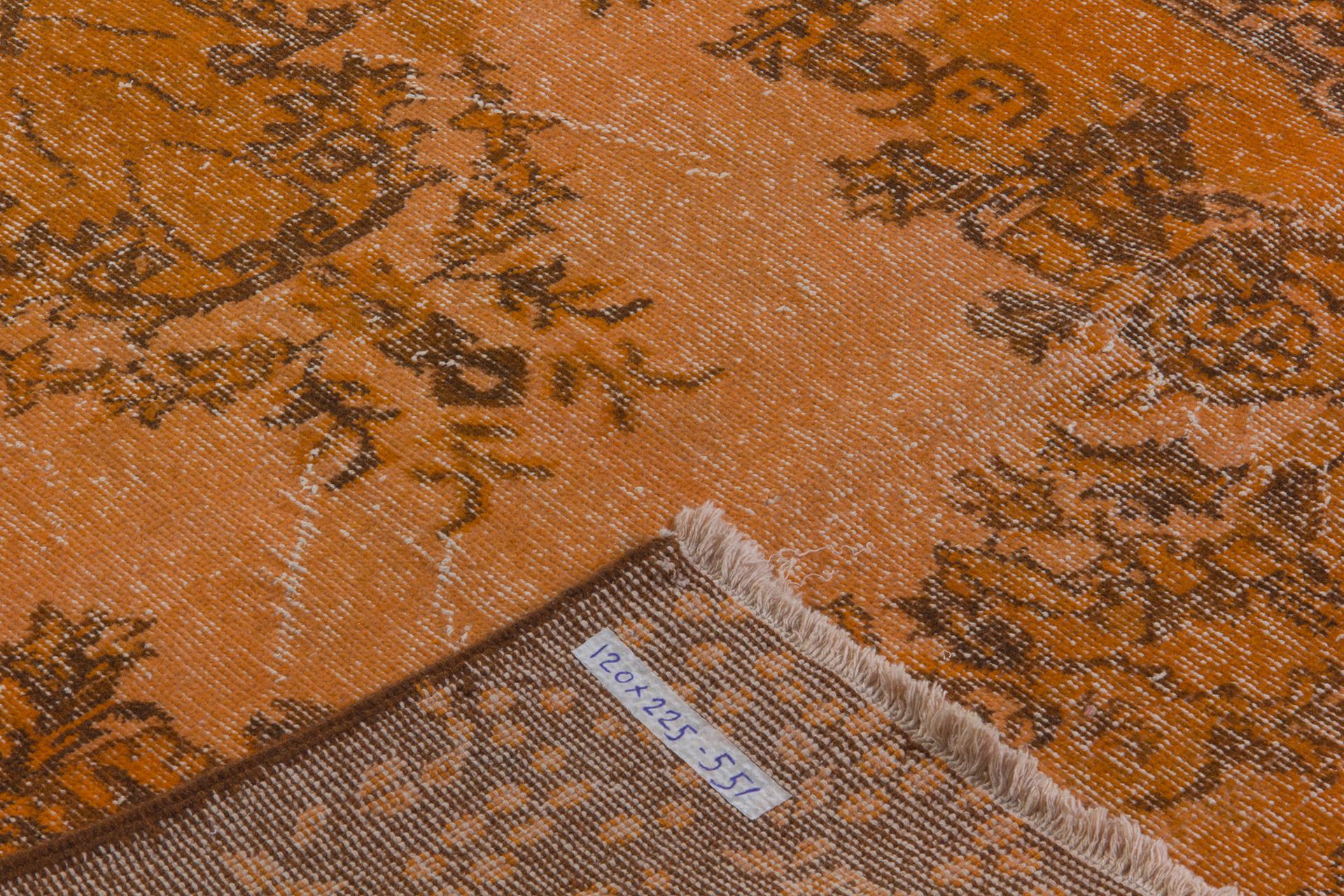 Moderne Tapis d'appoint 4x7,4 Ft fait à la main des années 1970, tapis orange moderne, revêtement de sol en laine en vente