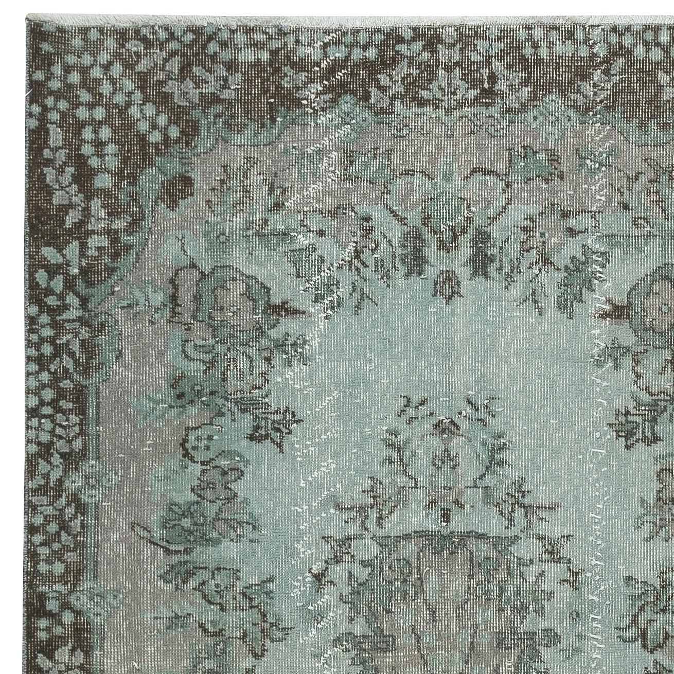 Turco Tappeto vintage turco 4x7.4 Ft tinto in blu per interni moderni in vendita